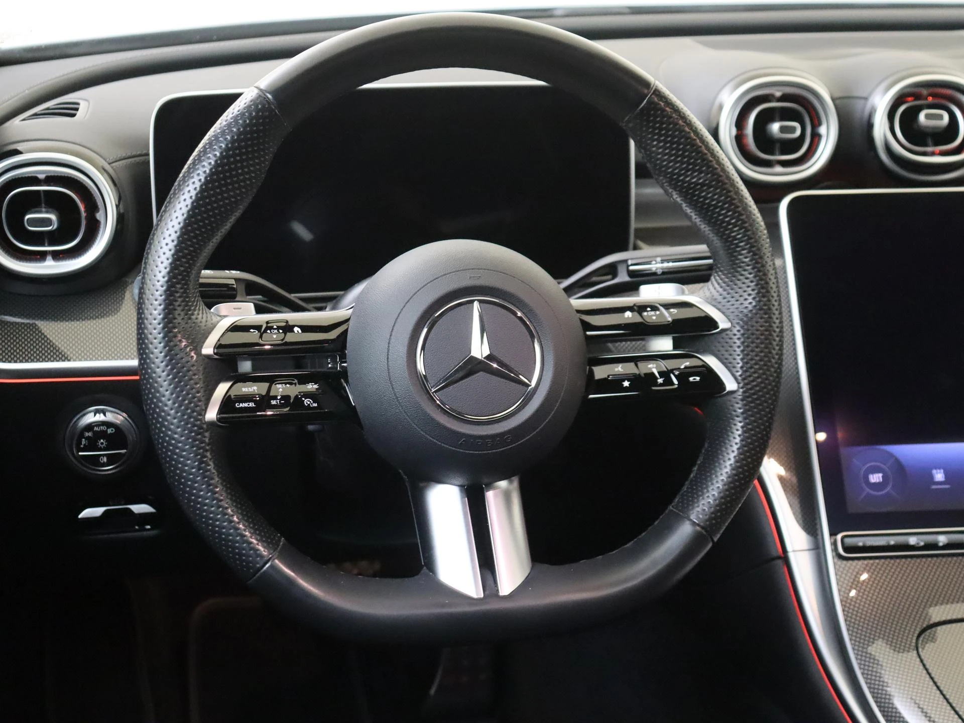 Mercedes-Benz-C-Klasse-image-9