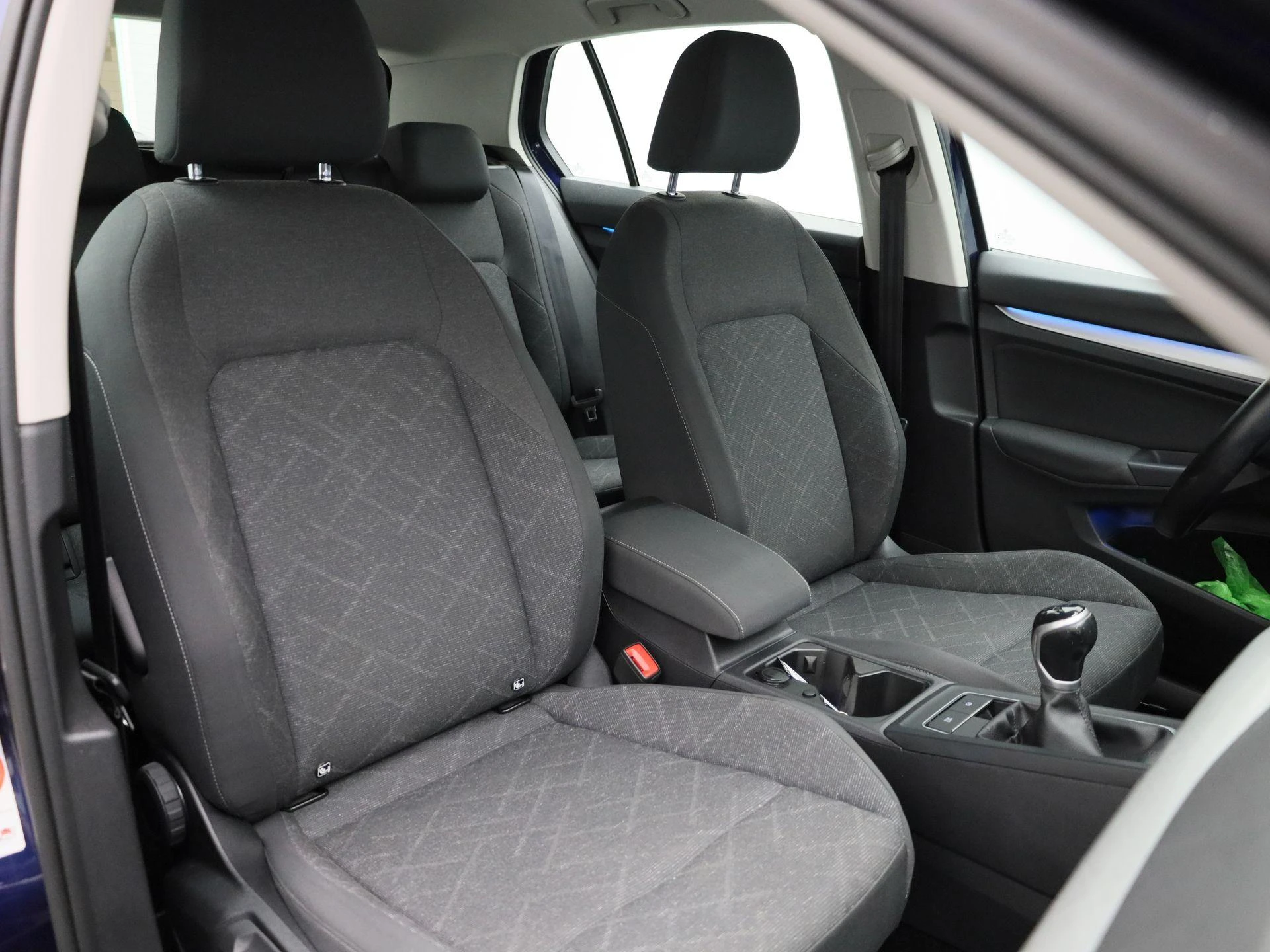 Volkswagen-Golf-image-35