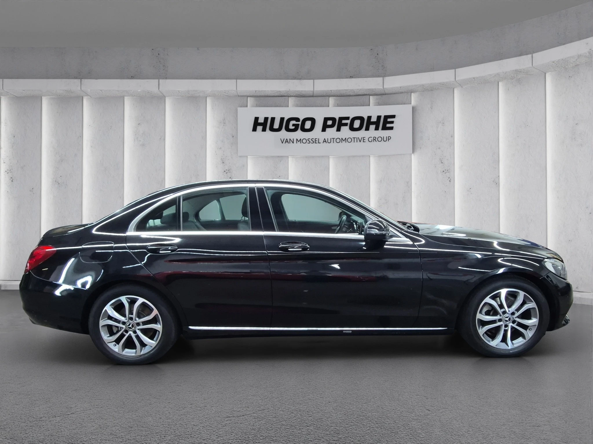 Mercedes-Benz-C-Klasse-image-5