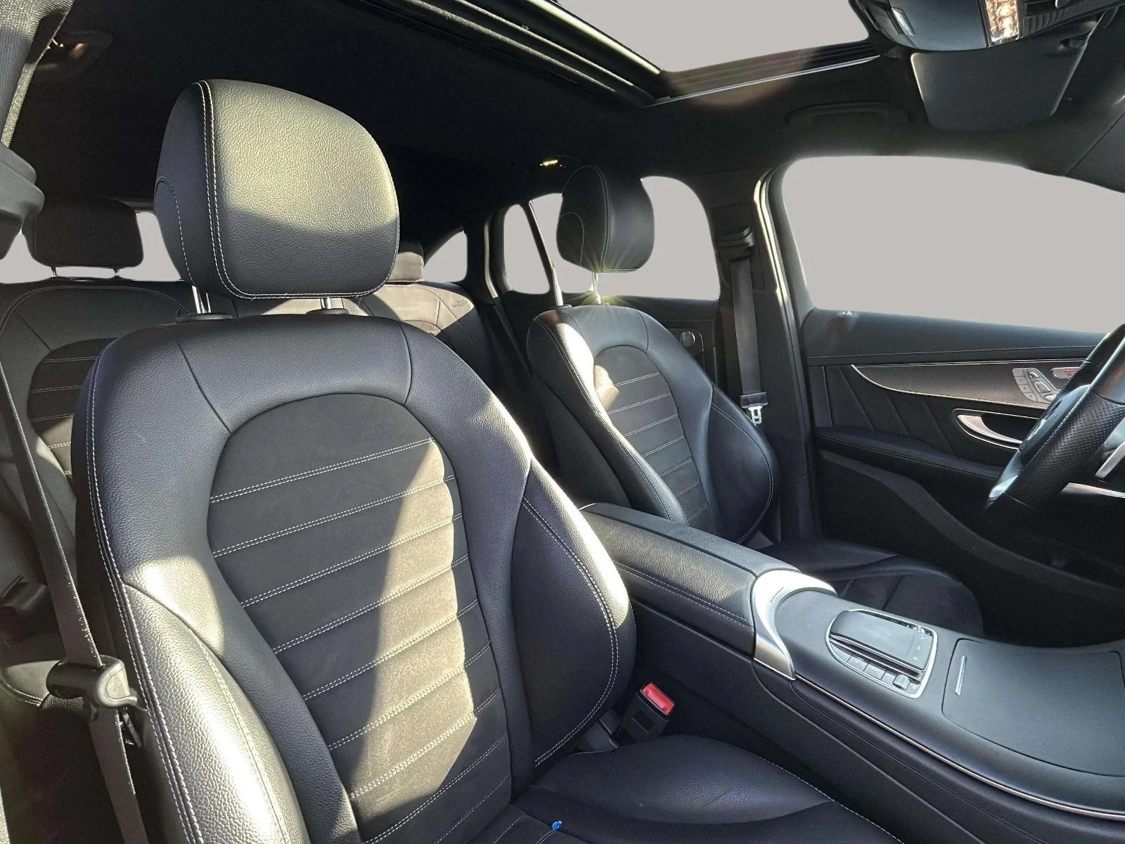 Mercedes-Benz-EQC-image-9