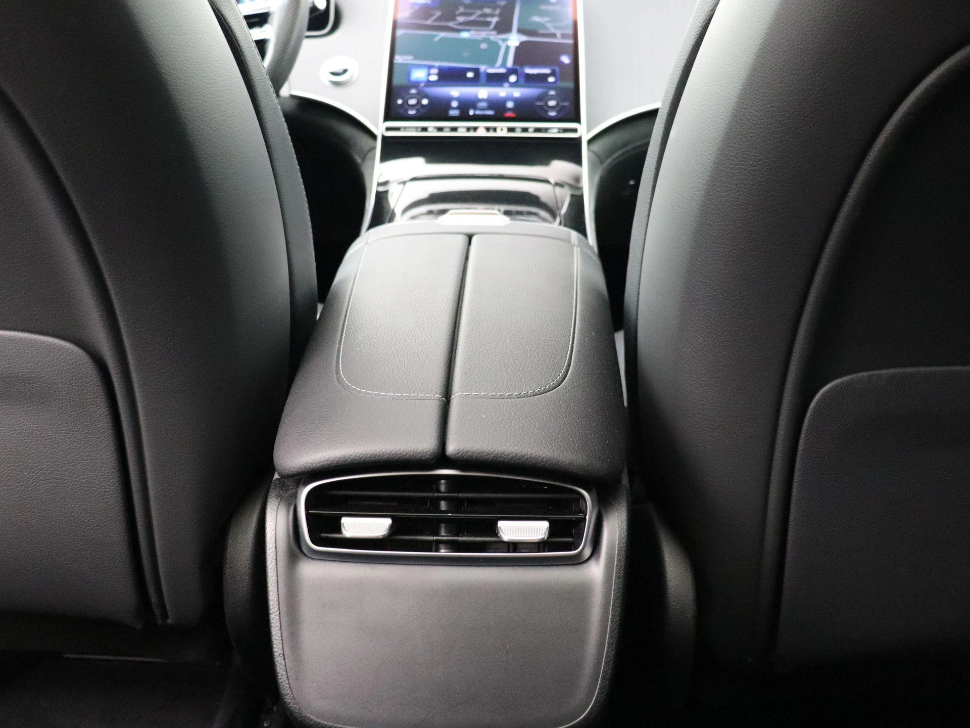 Mercedes-Benz-EQE-image-24