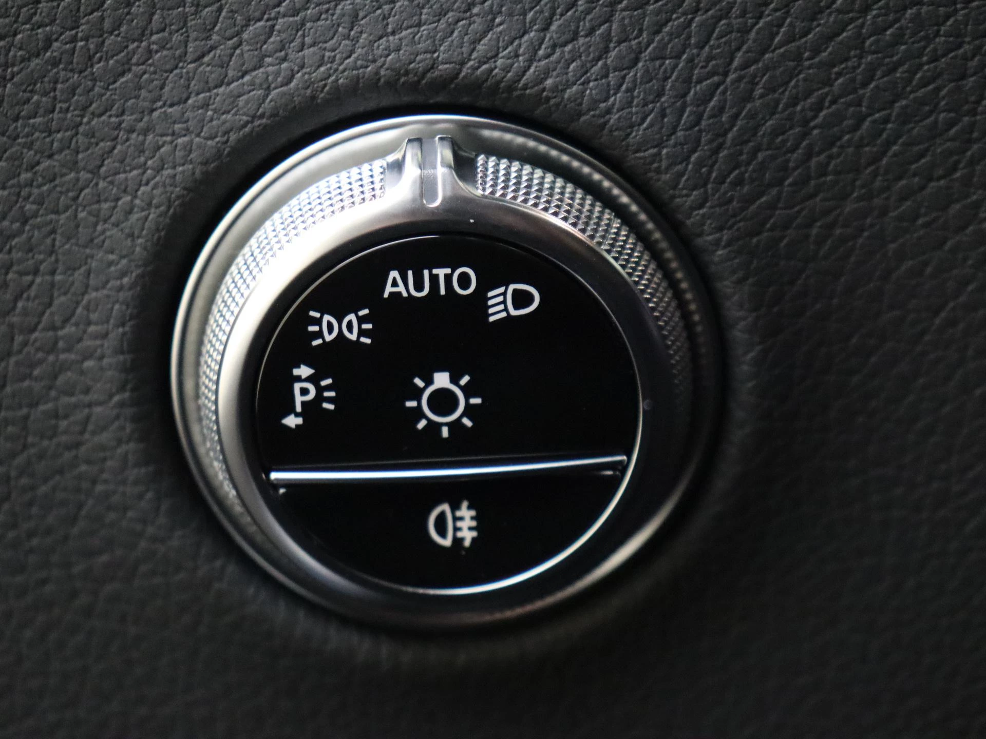 Mercedes-Benz-GLC-image-23