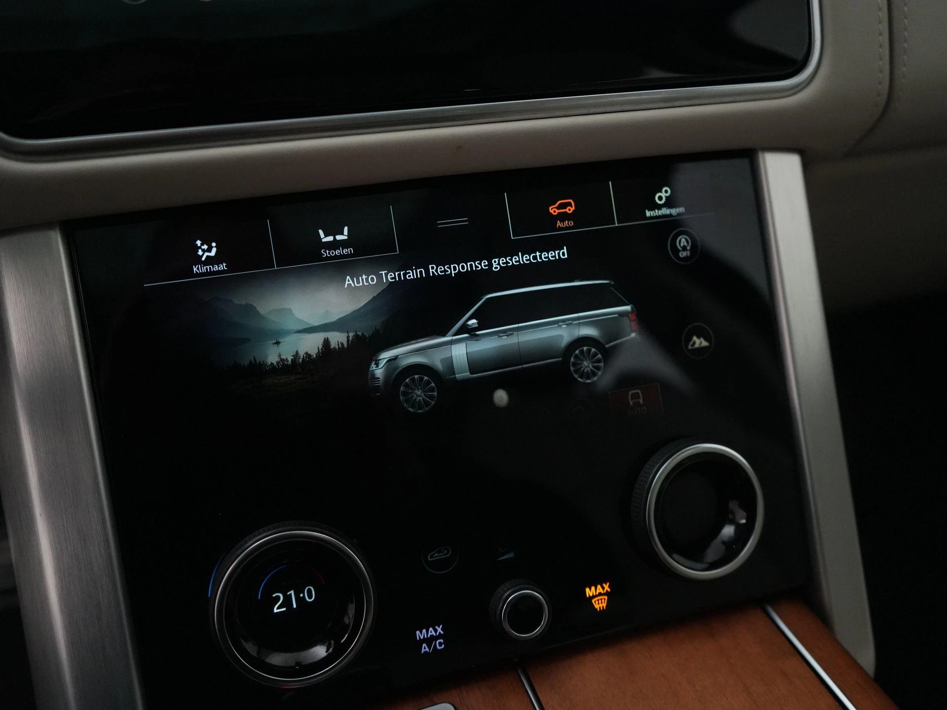 Land Rover-Range Rover-image-20