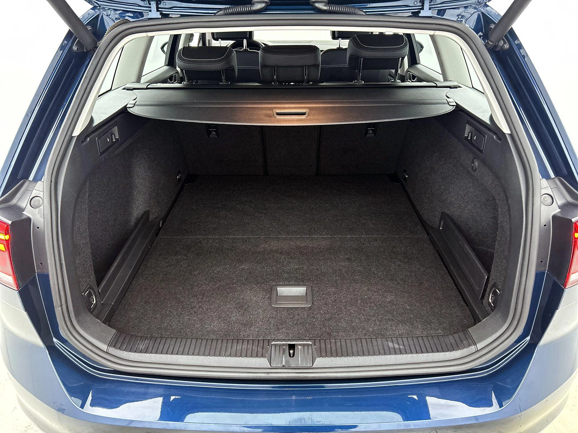Volkswagen-Passat-image-27