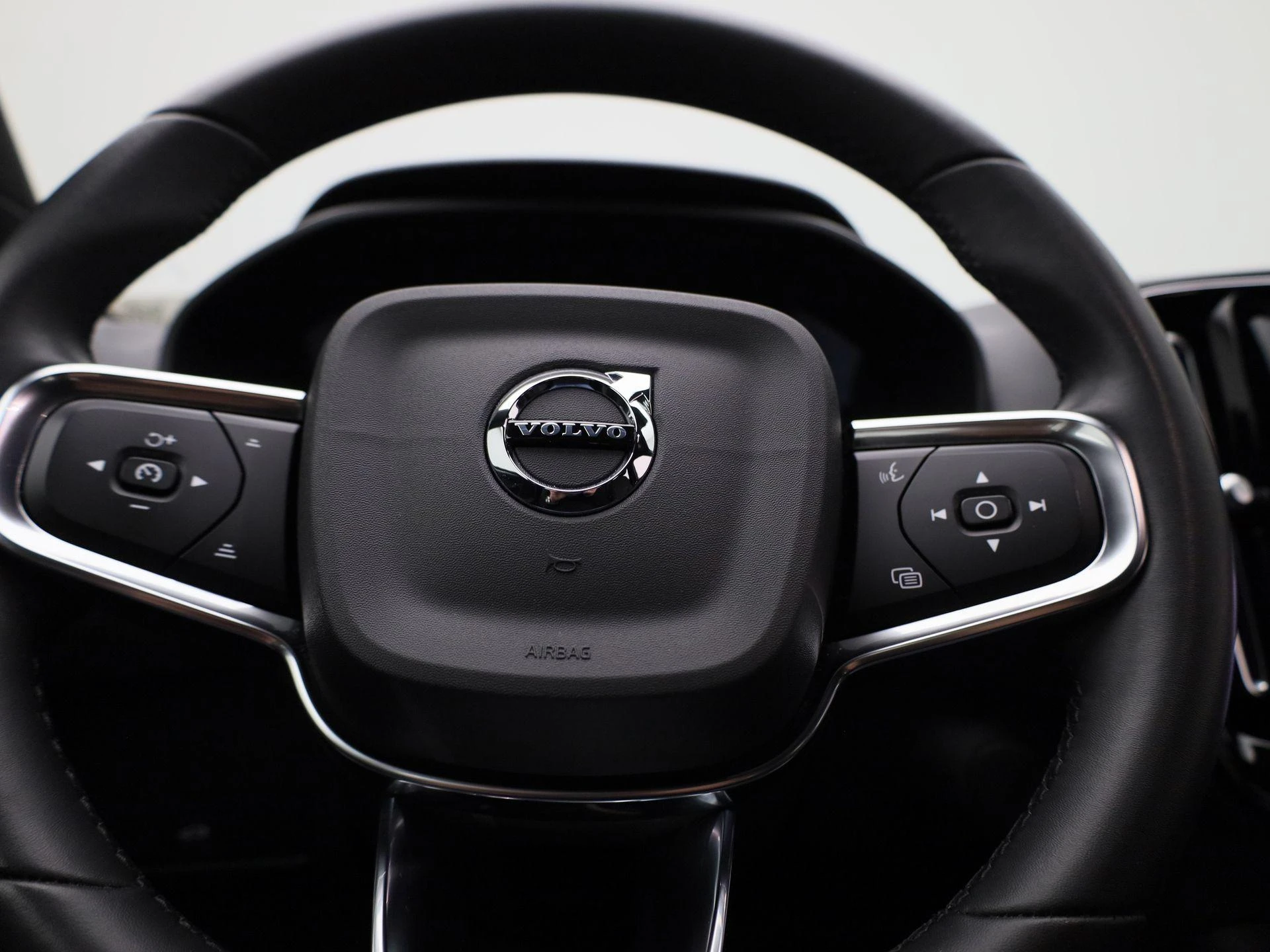 Volvo-XC40-image-25