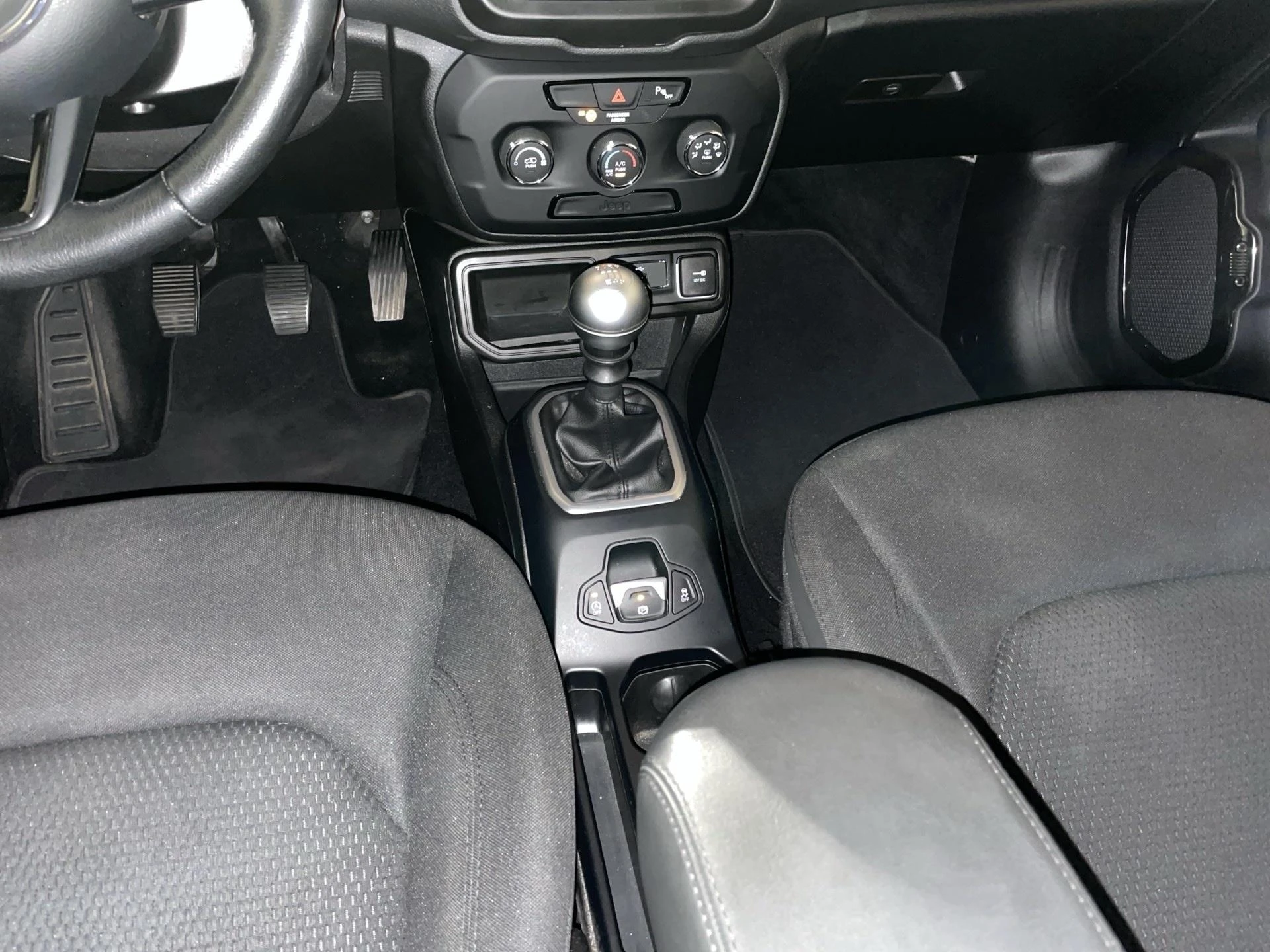 Jeep-Renegade-image-9