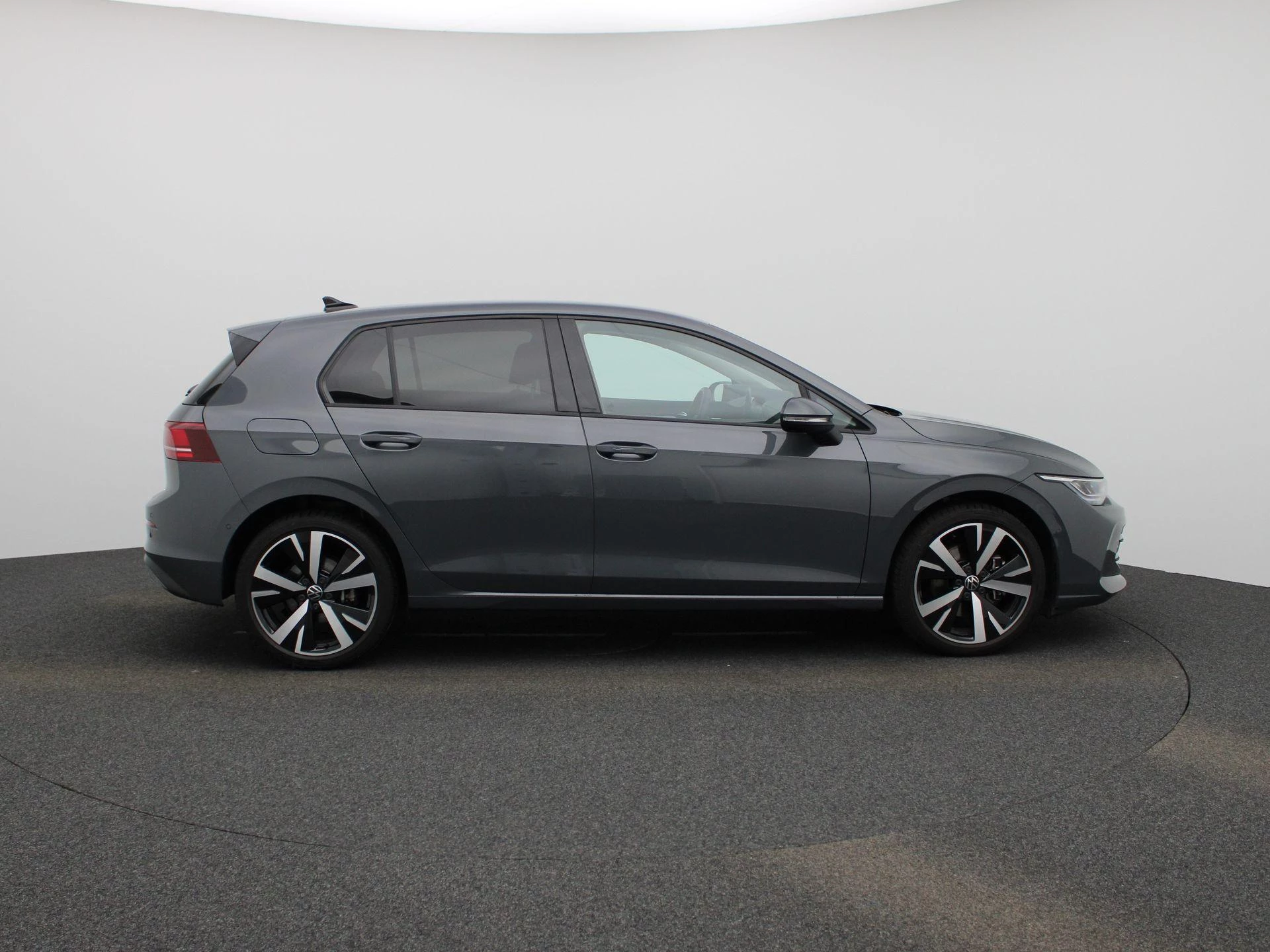 Volkswagen-Golf-image-5