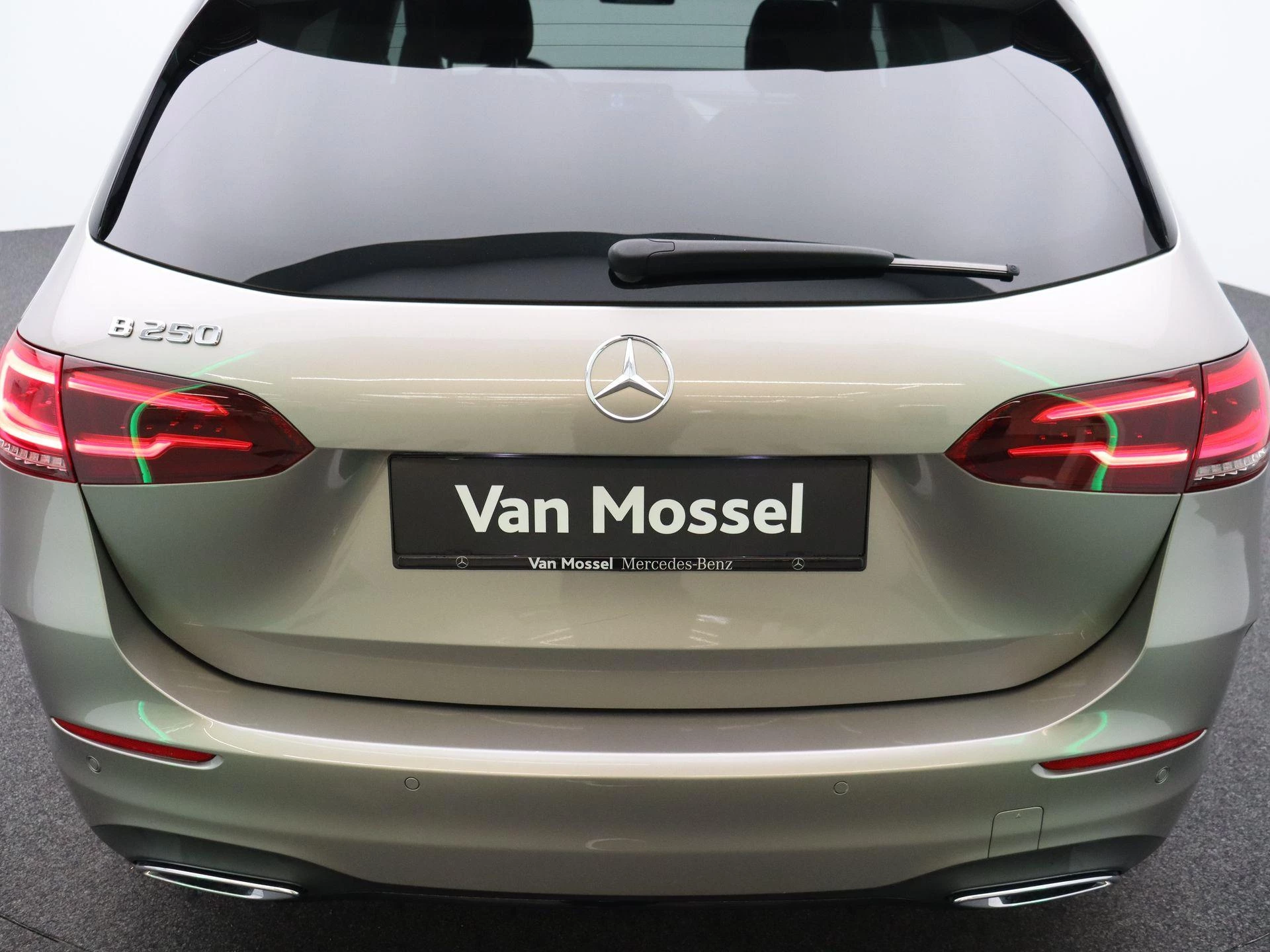 Mercedes-Benz B-Klasse 250 AMG Line + 224 PK + CARPLAY + NIGHTPAKKET +