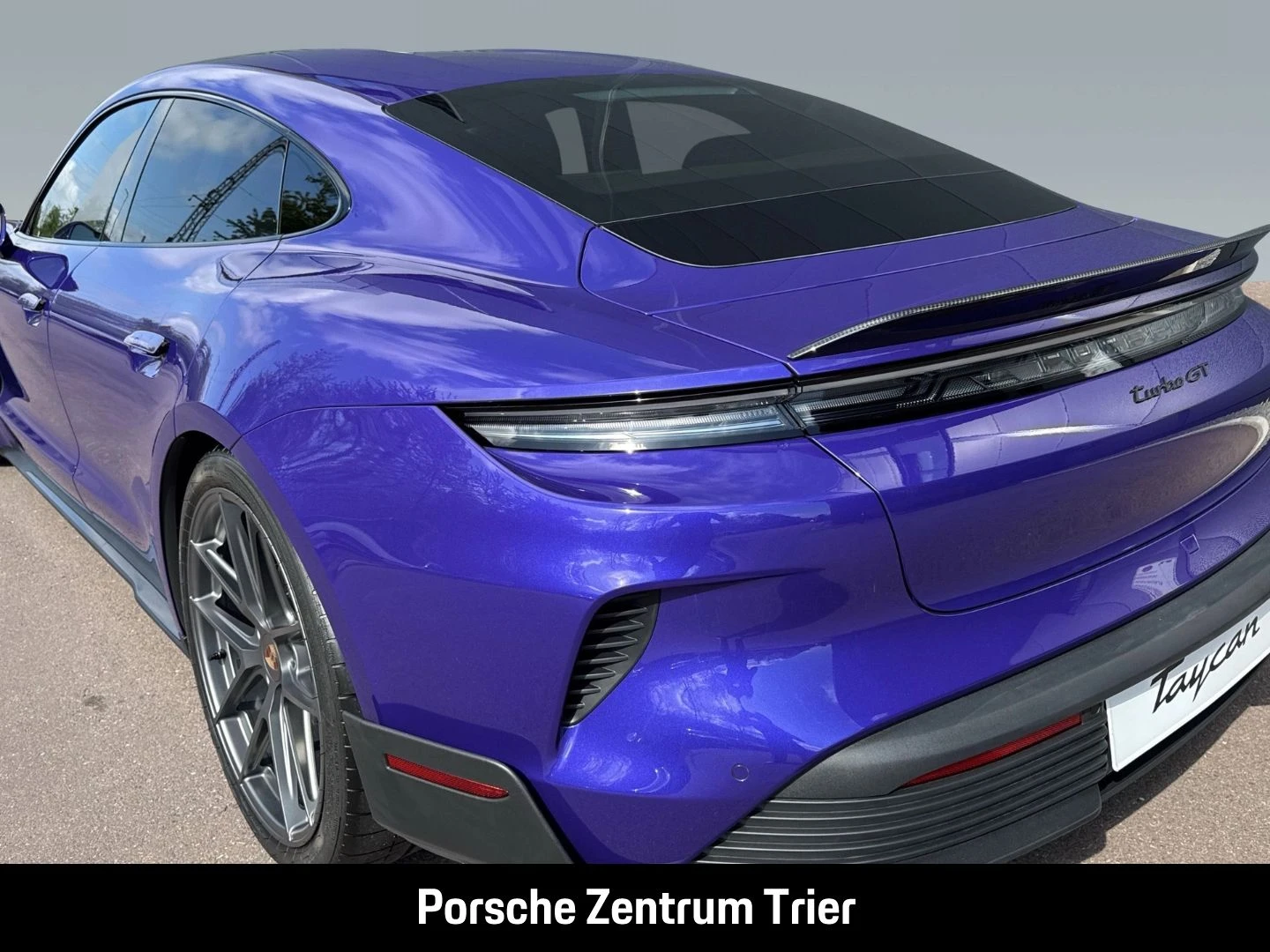 Porsche-Taycan-image-9