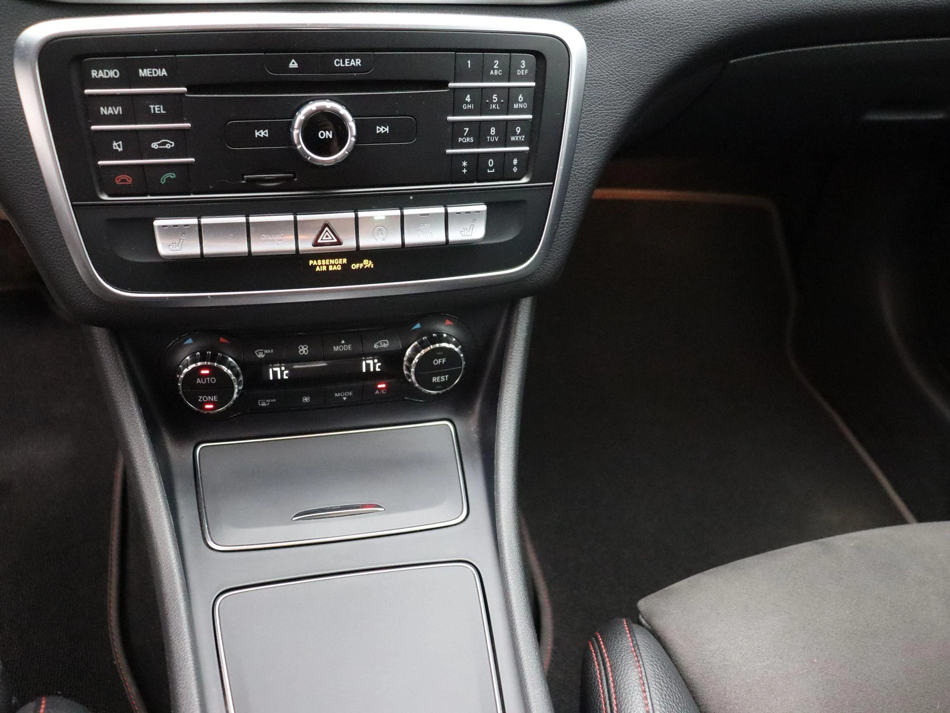 Mercedes-Benz CLA 180 AMG LINE Shooting Brake + PANORAMISCH DAK + CAMERA + NIGHTPAKKET +