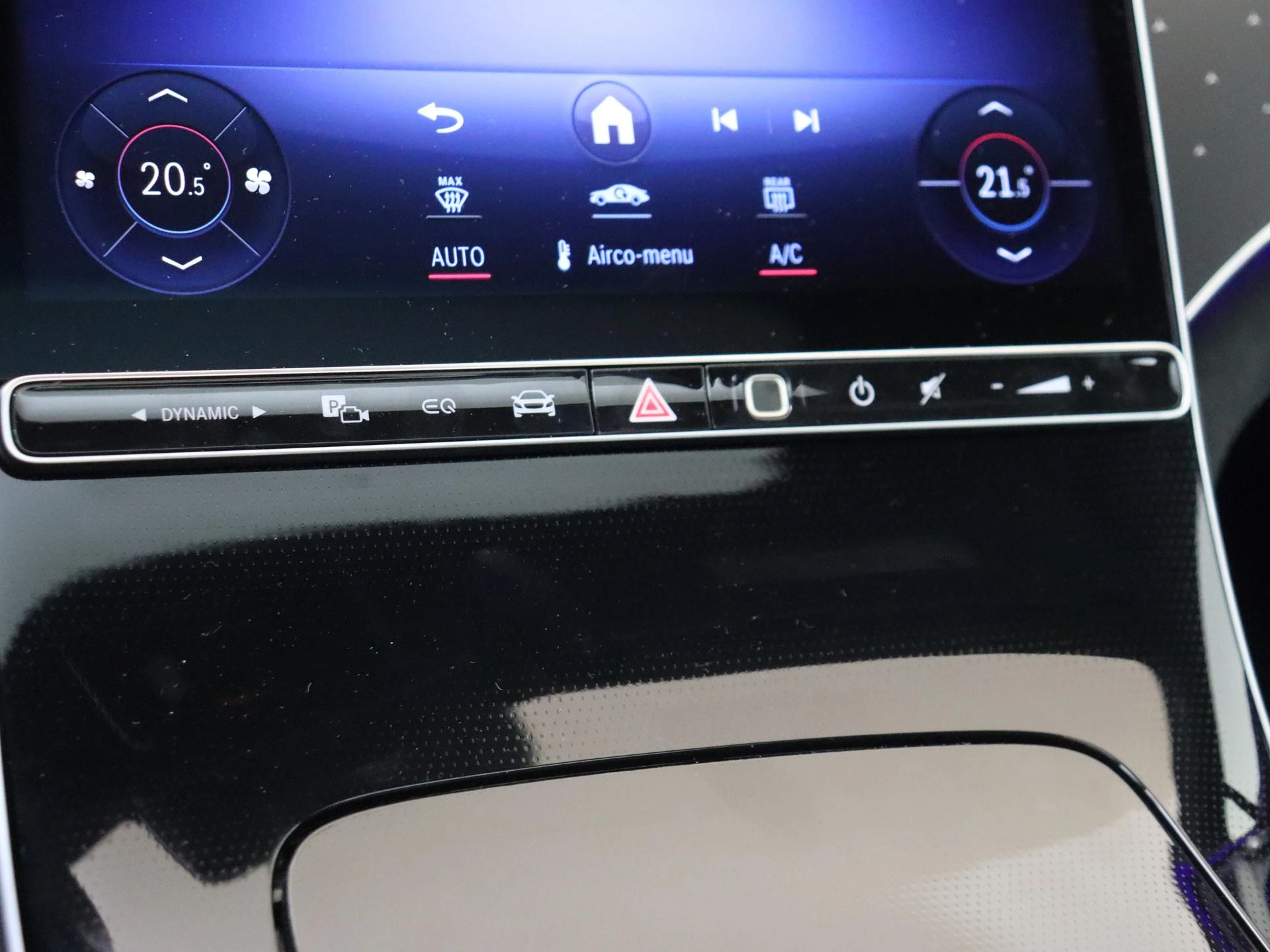 Mercedes-Benz-EQE-image-19