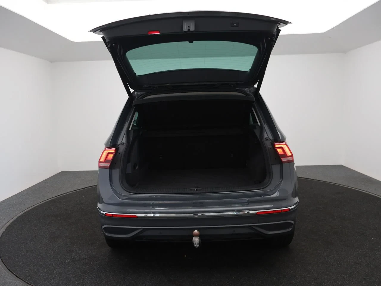 Volkswagen-Tiguan-image-25