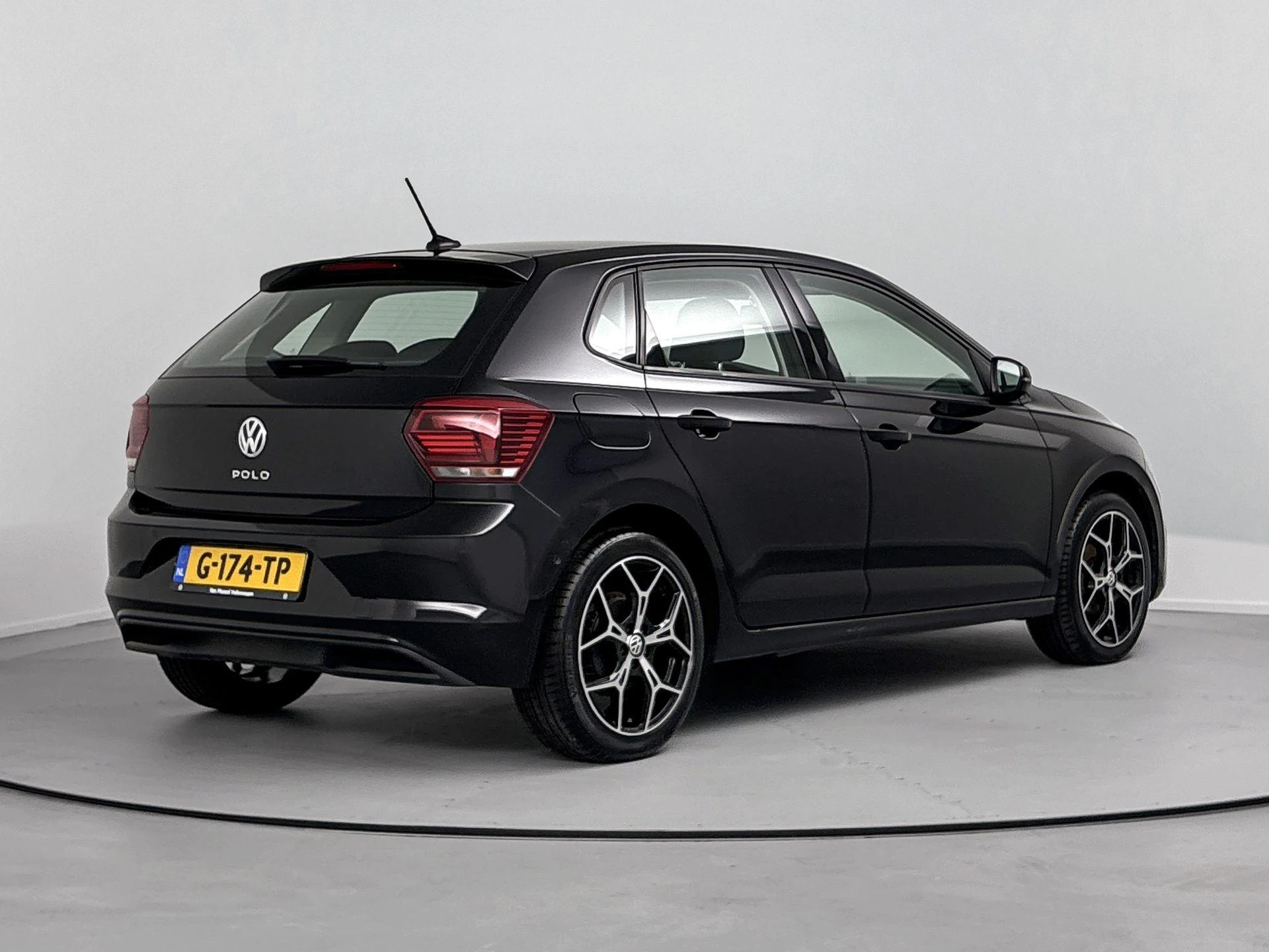 Volkswagen-Polo-image-3