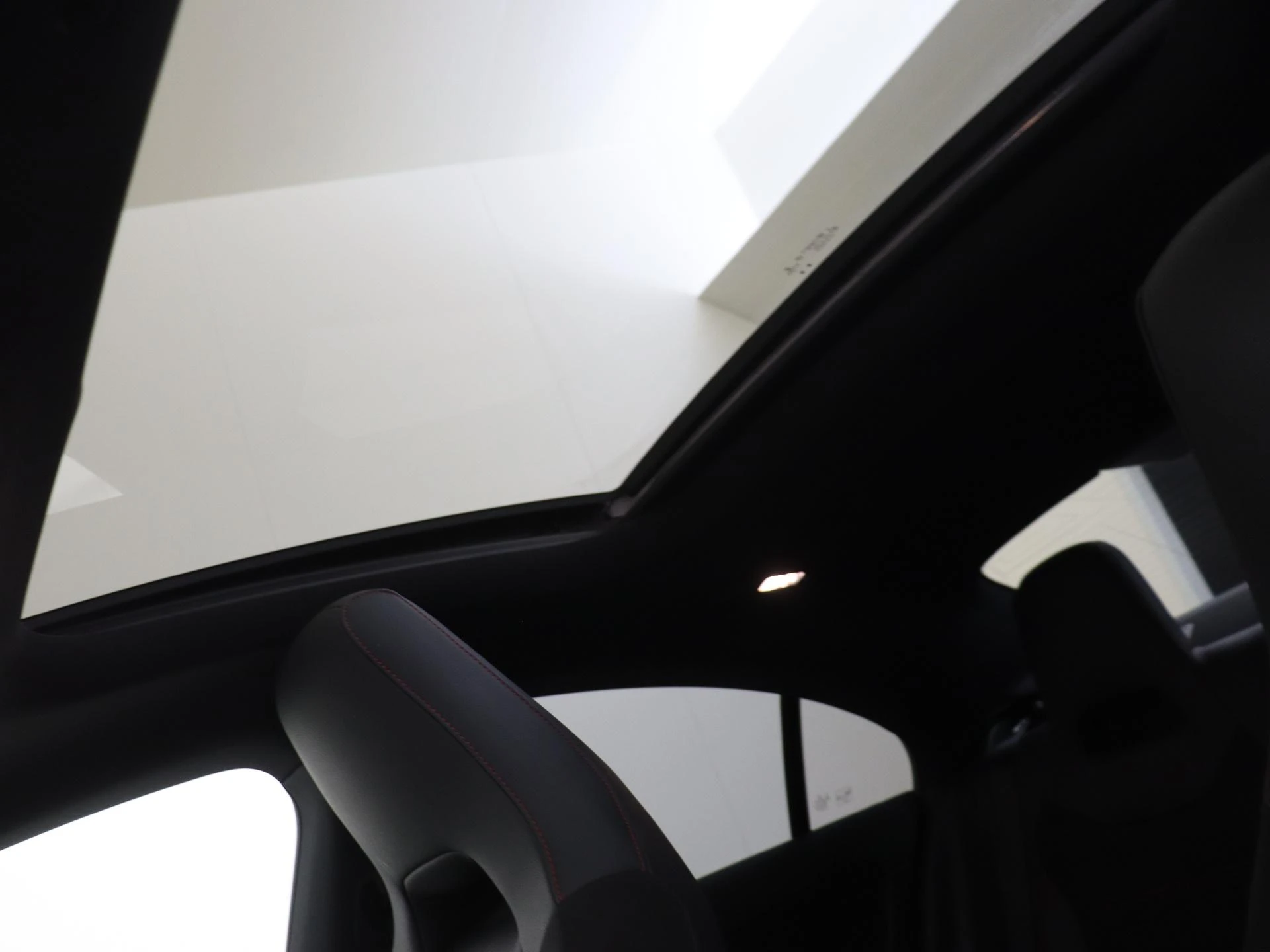 Mercedes-Benz-CLA-image-25