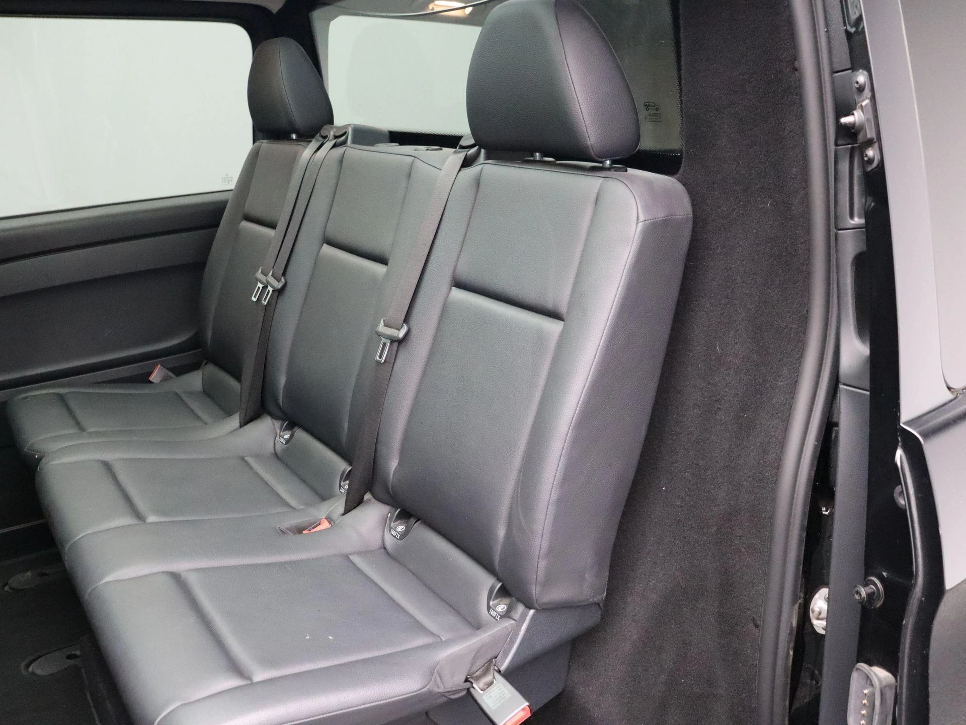 Mercedes-Benz-Vito-image-19