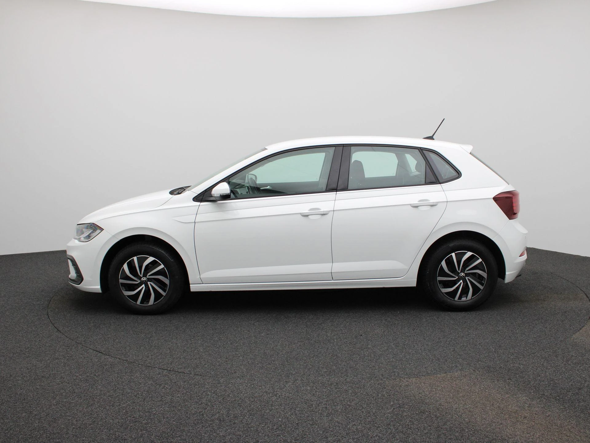 Volkswagen-Polo-image-3