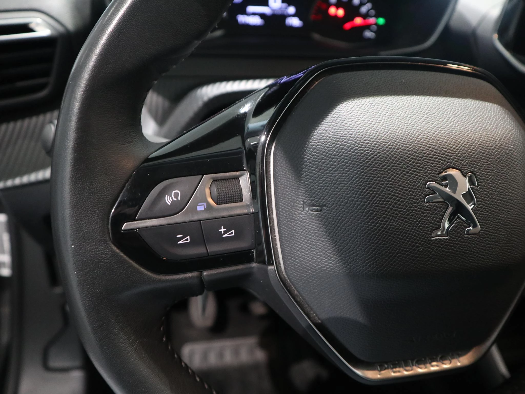 Peugeot-2008-image-12