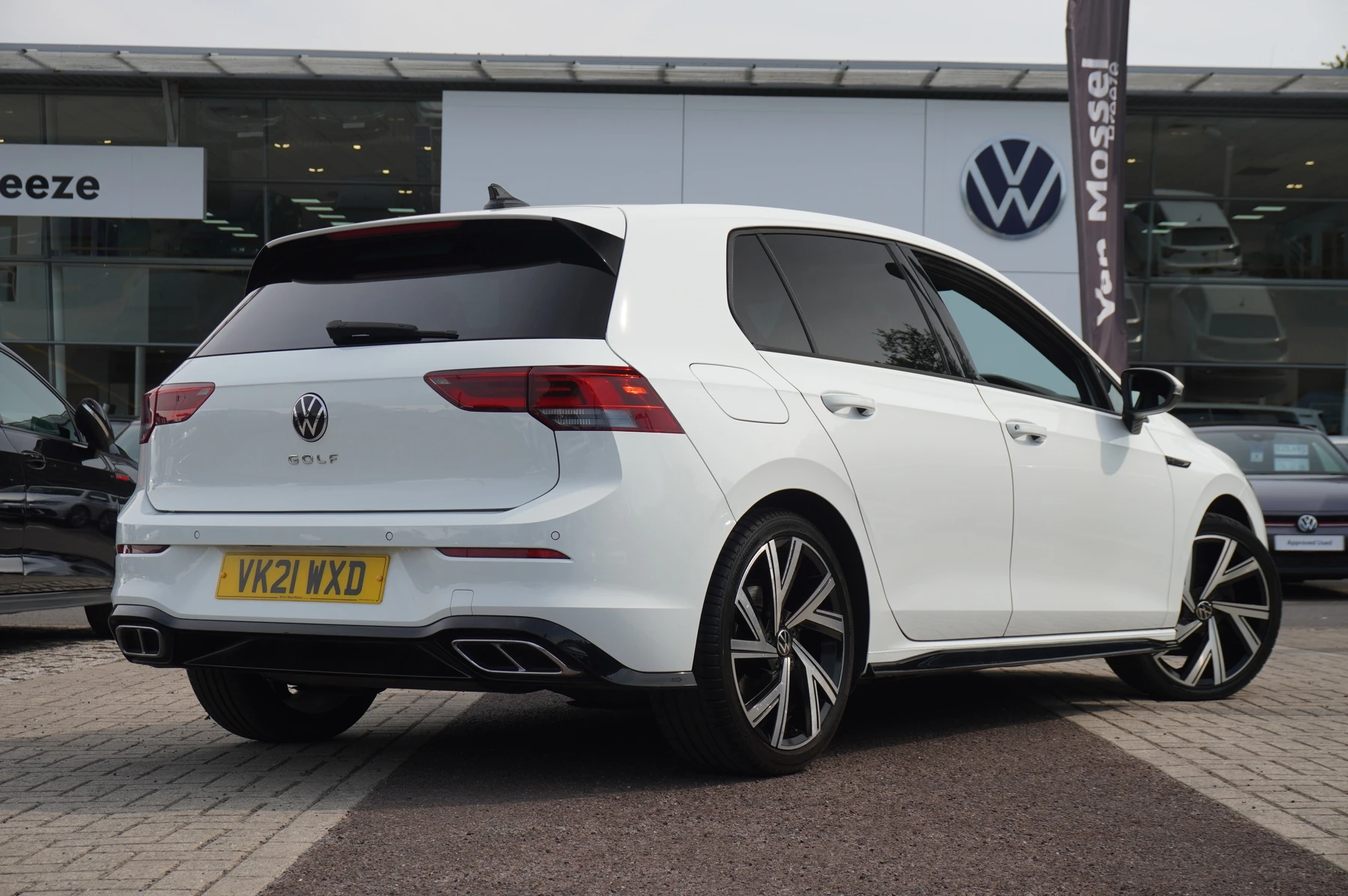Volkswagen-Golf-image-18