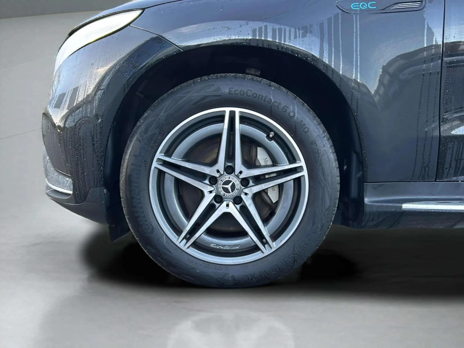 Mercedes-Benz-EQC-image-8