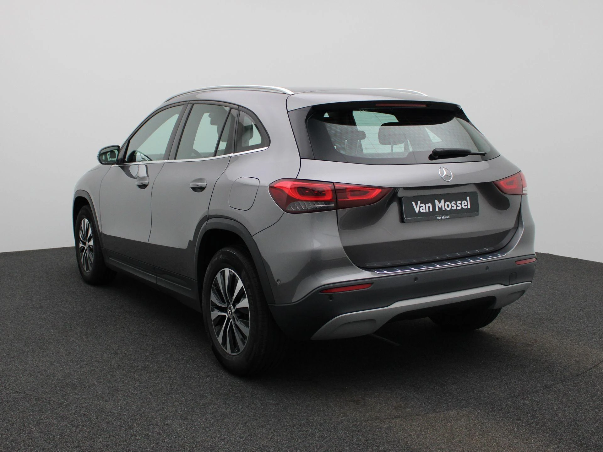 Mercedes-Benz-GLA-image-1