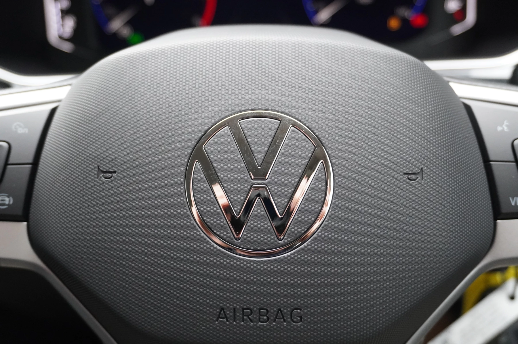 Volkswagen-T-Roc-image-25