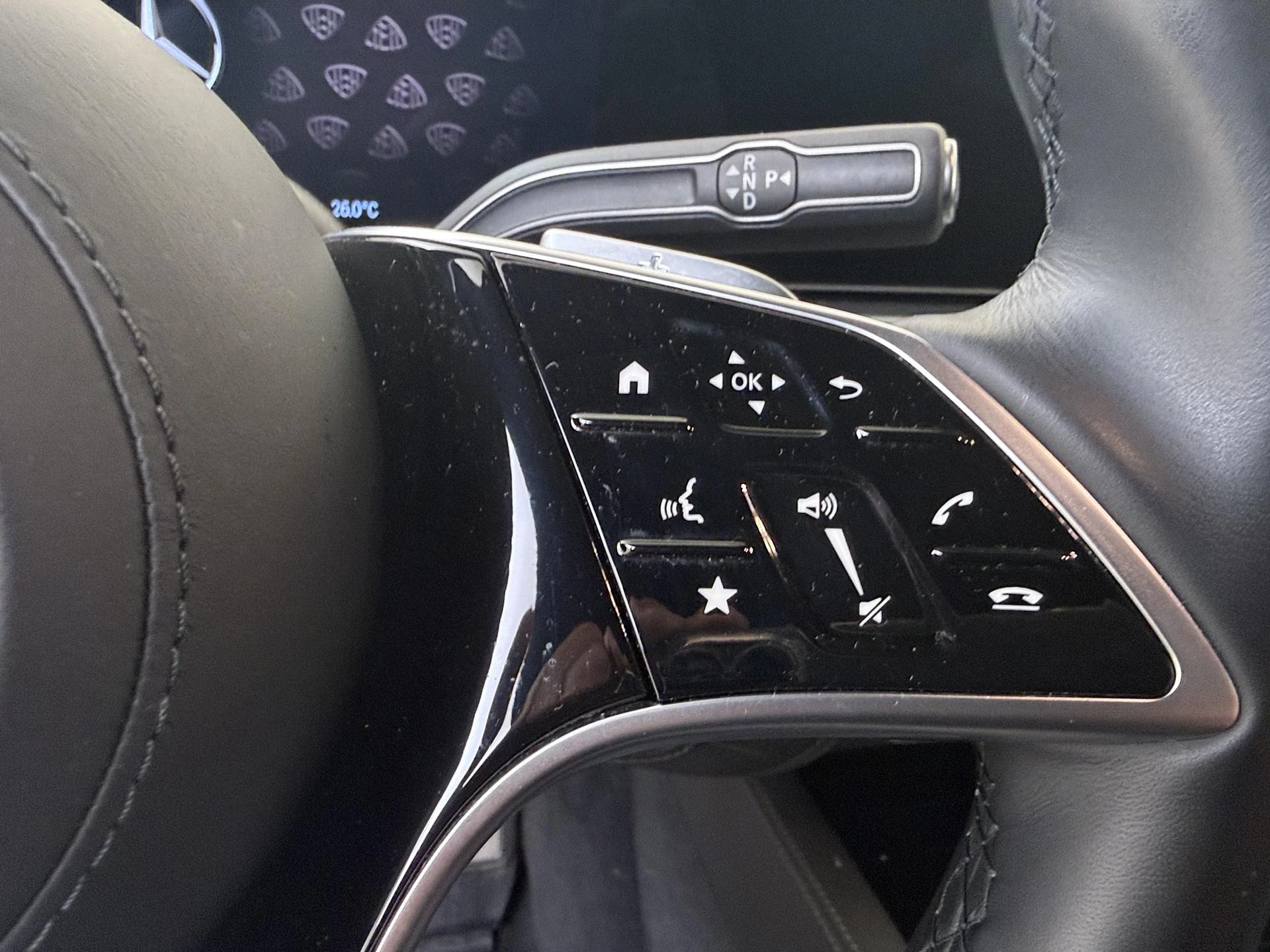 Mercedes-Benz-GLS-image-12