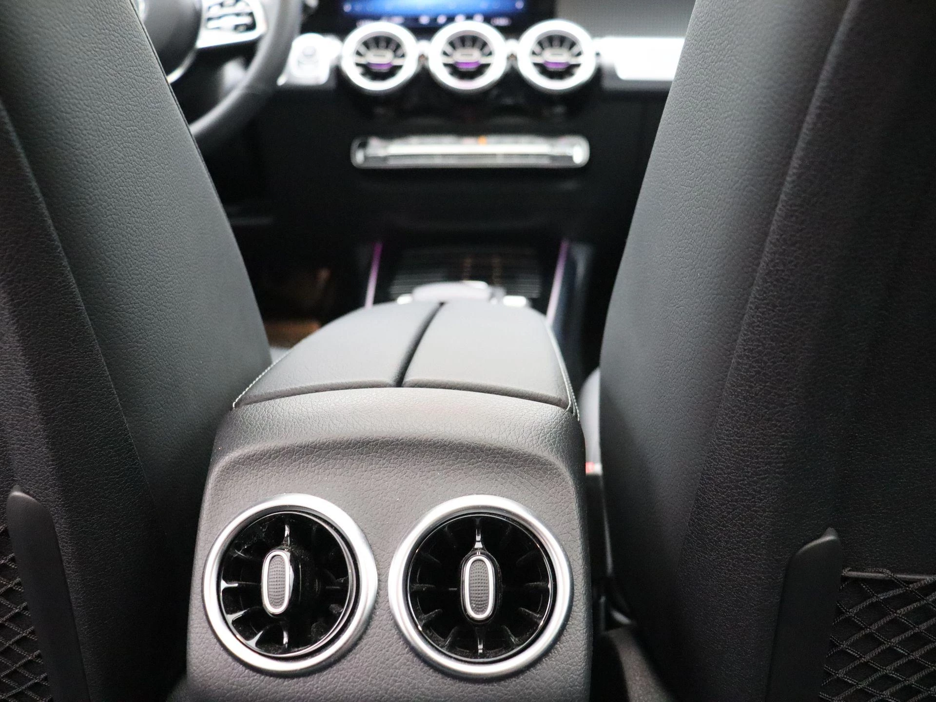 Mercedes-Benz GLB 180 d Business Solution + MULTIBEAM LED + PANO DAK + CARPLAY + LEDER +