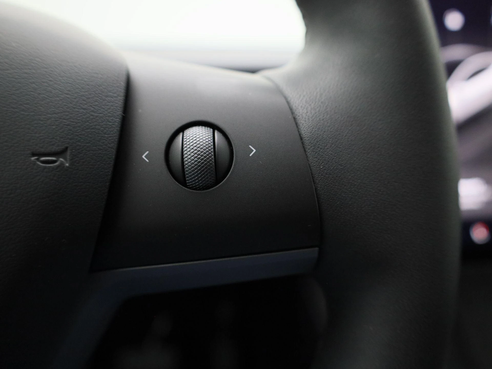 Tesla-Model Y-image-18