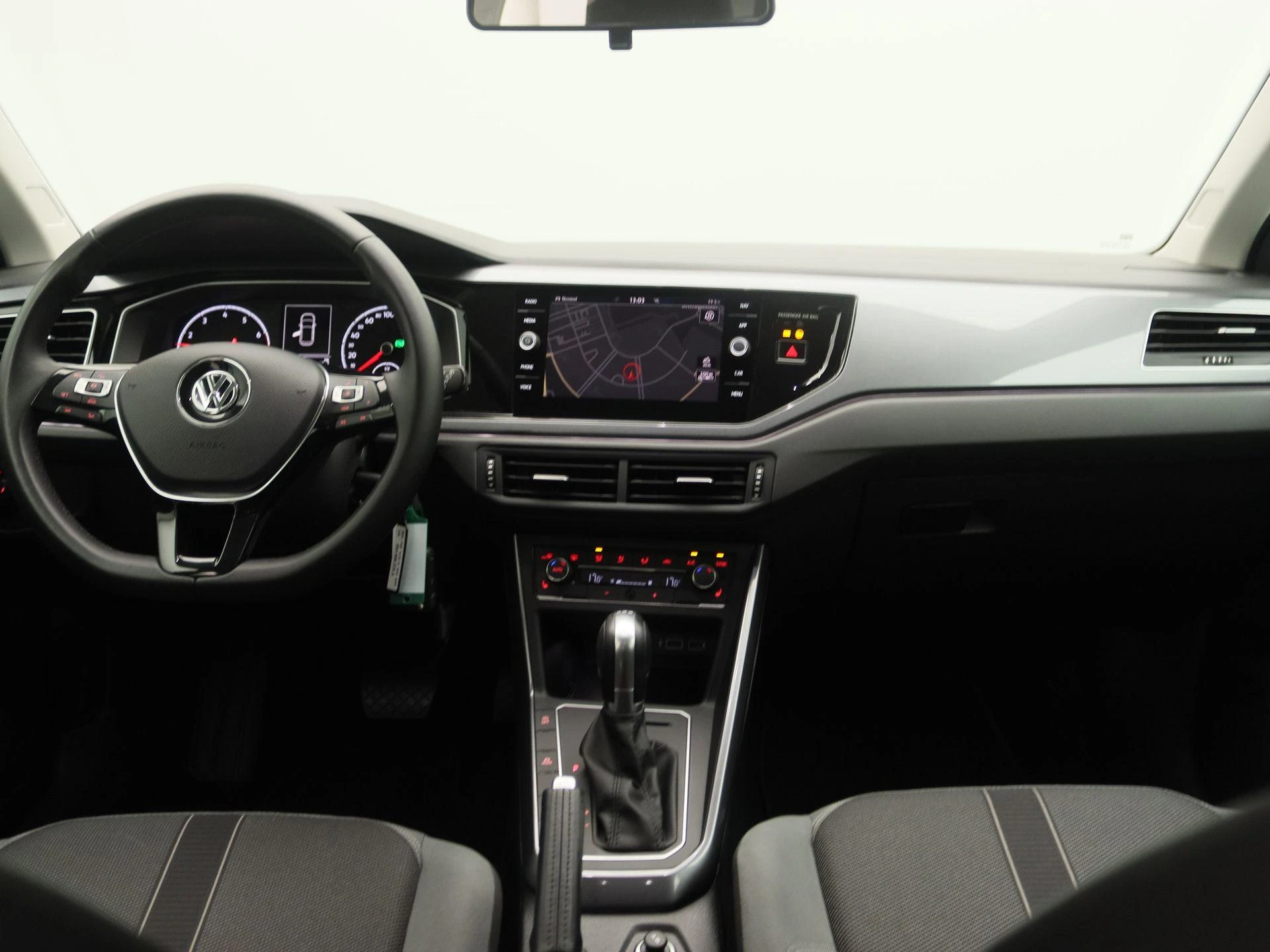 Volkswagen-Polo-image-6
