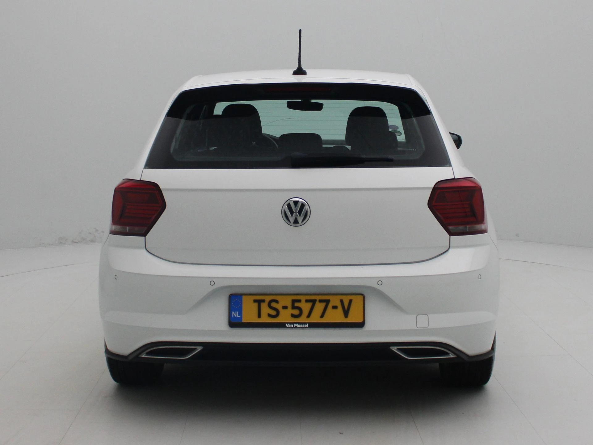 Volkswagen-Polo-image-4