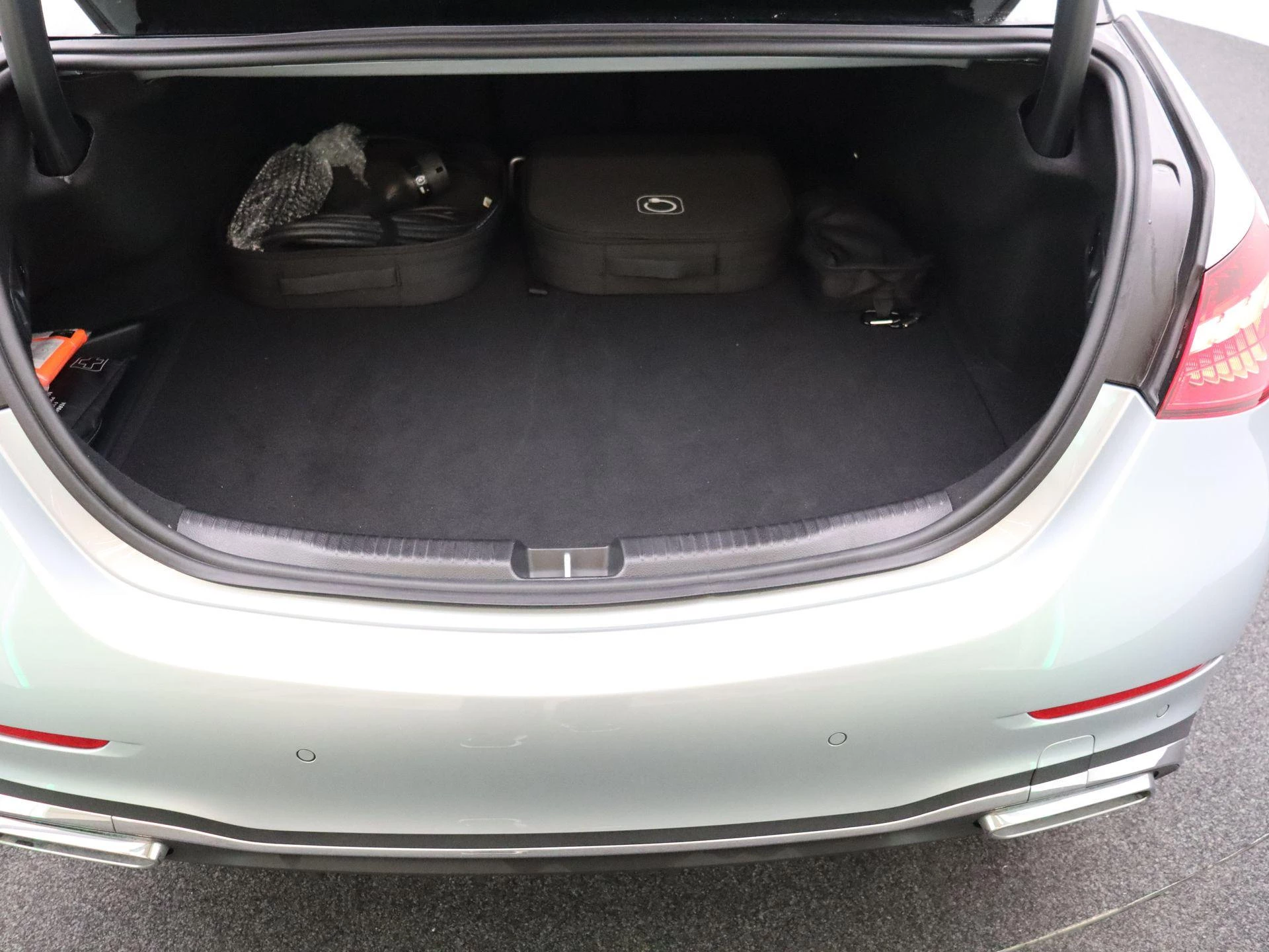 Mercedes-Benz C-Klasse 300 e AMG Line Sedan + PANORAMISCH DAK + SURROUND VIEW CAMERA +