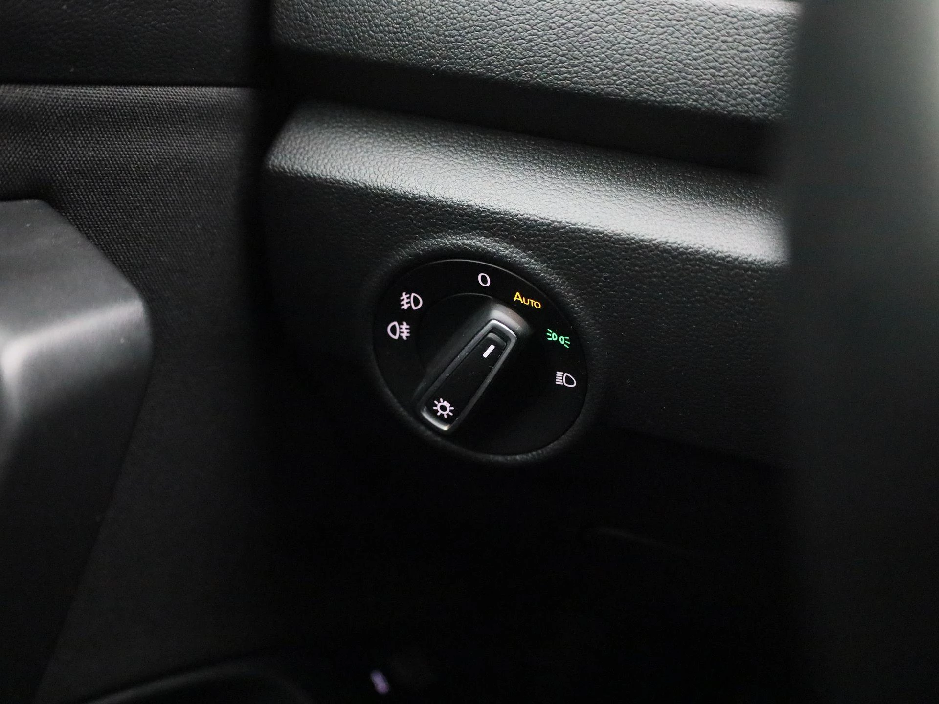 Volkswagen-T-Roc-image-20