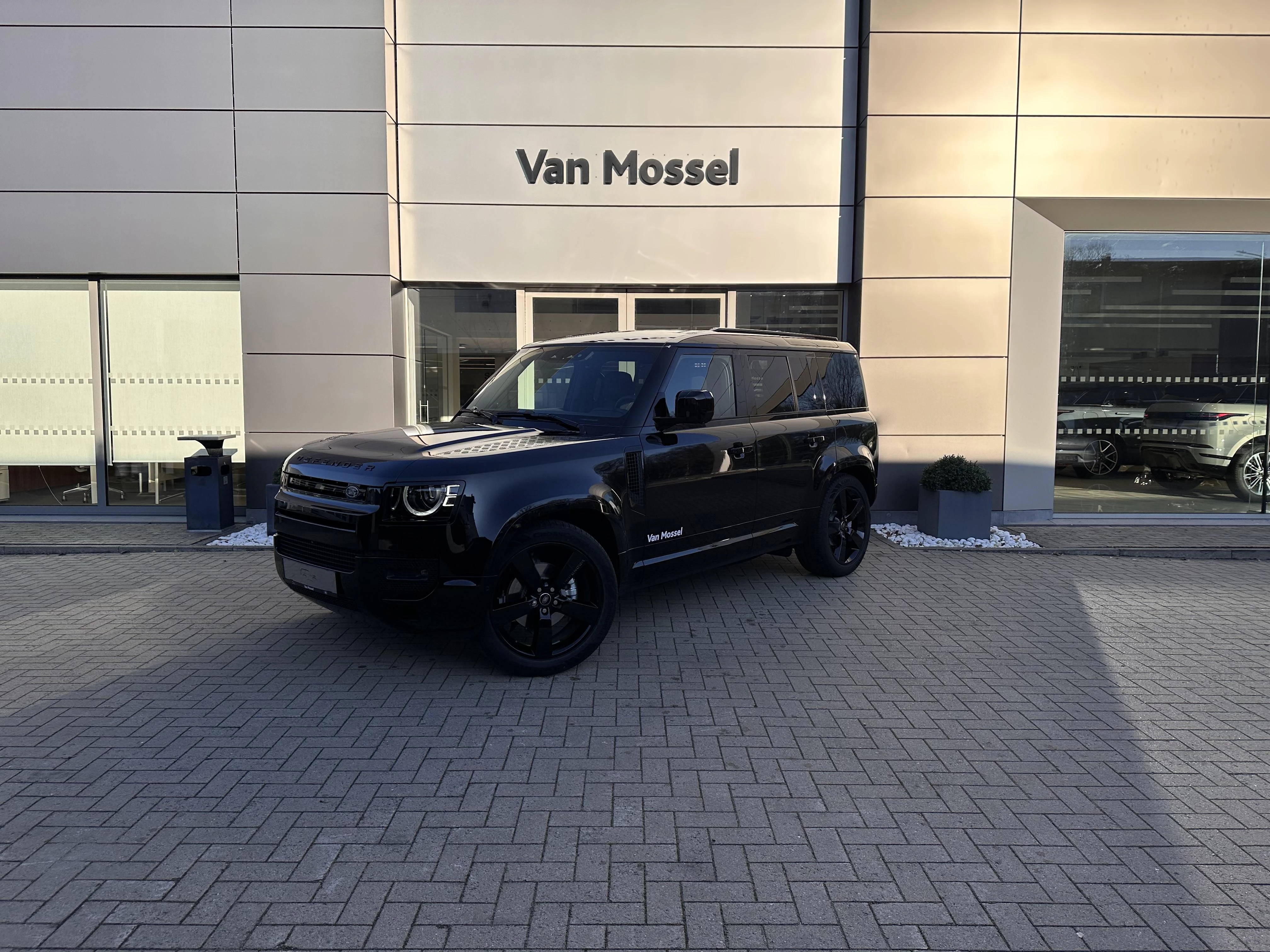 Land Rover-Defender-image-0