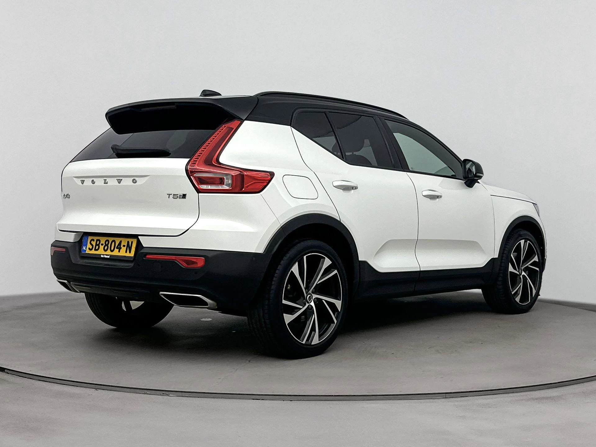 Volvo-XC40-image-3