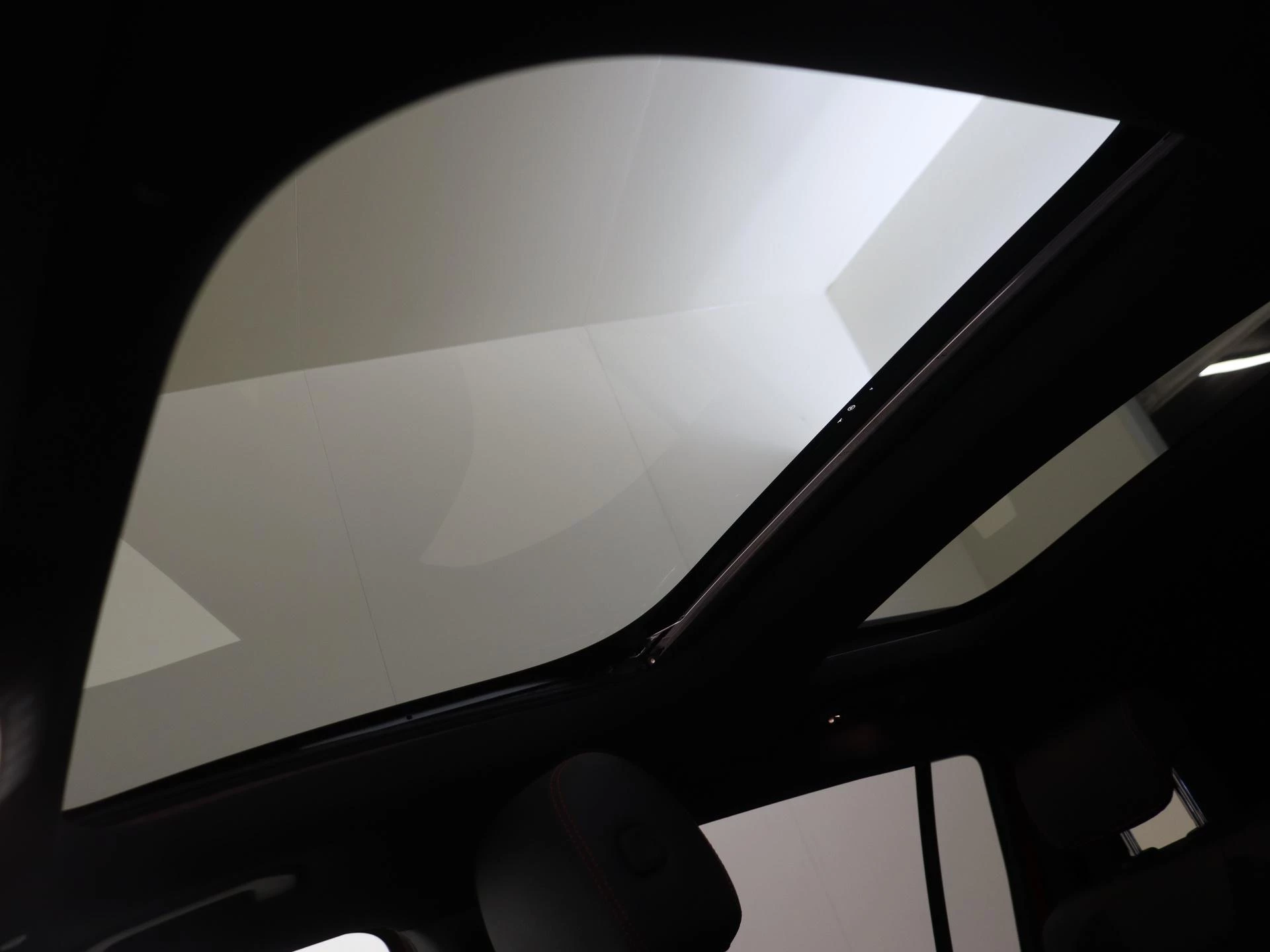 Mercedes-Benz-GLB-image-27