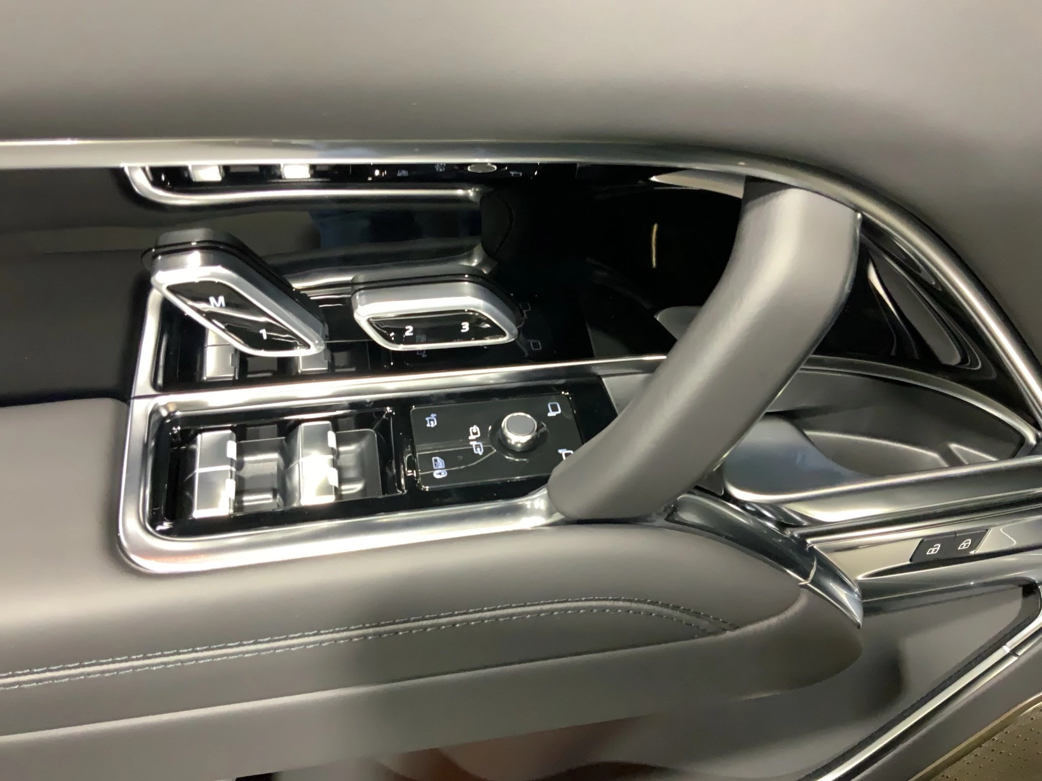 Land Rover-Range Rover-image-15