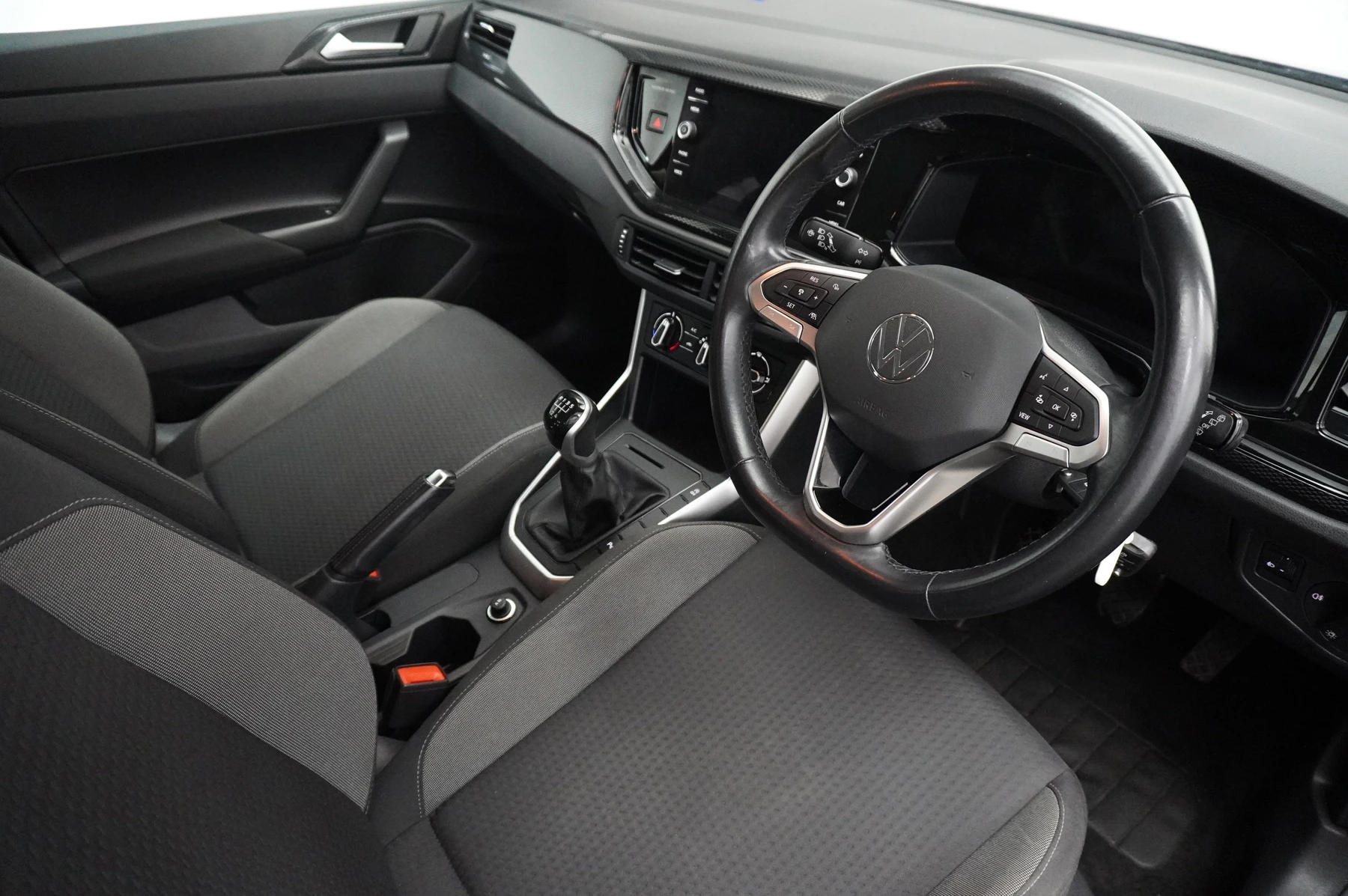 Volkswagen-Polo-image-5