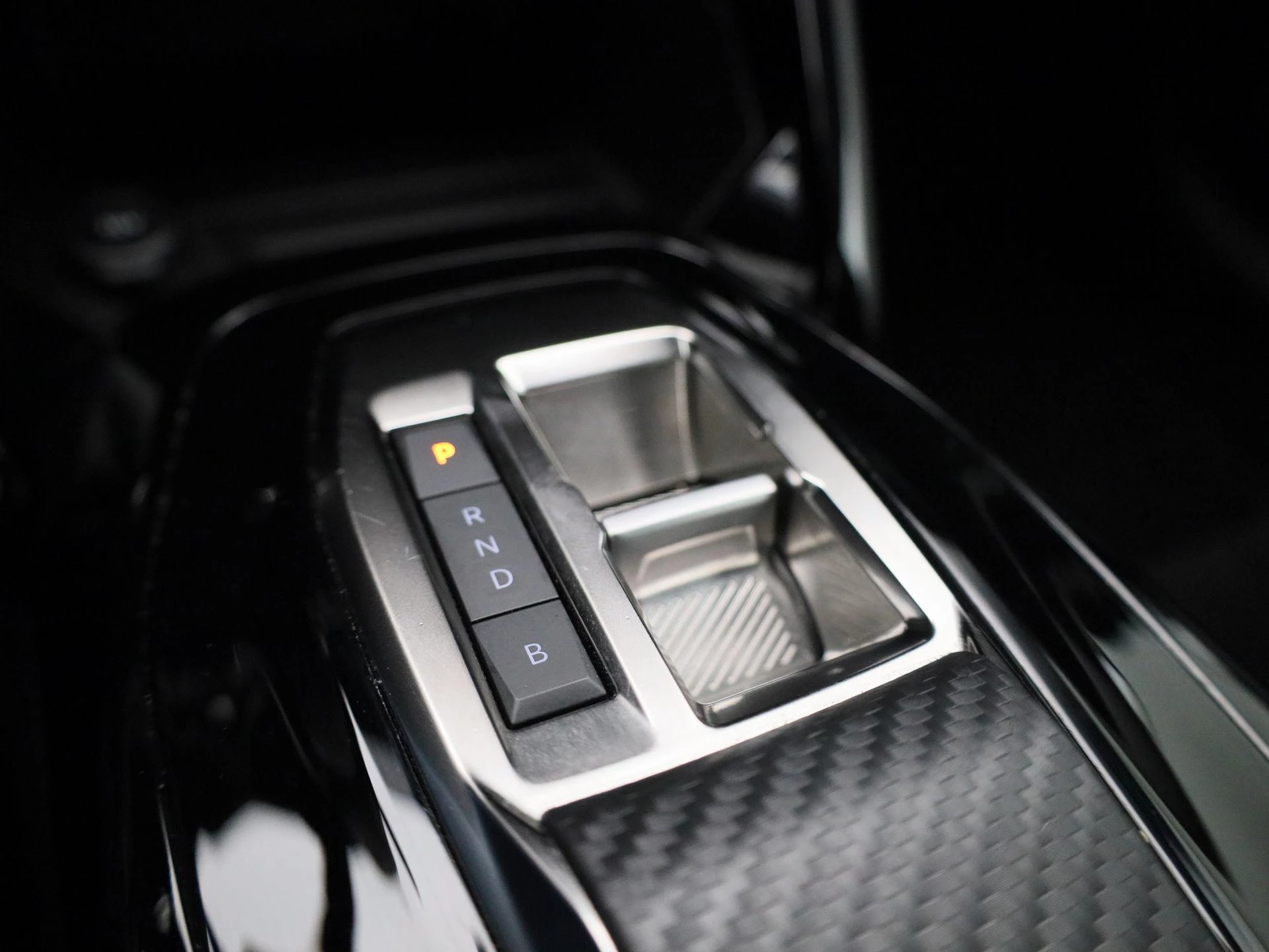 Peugeot-e-208-image-25