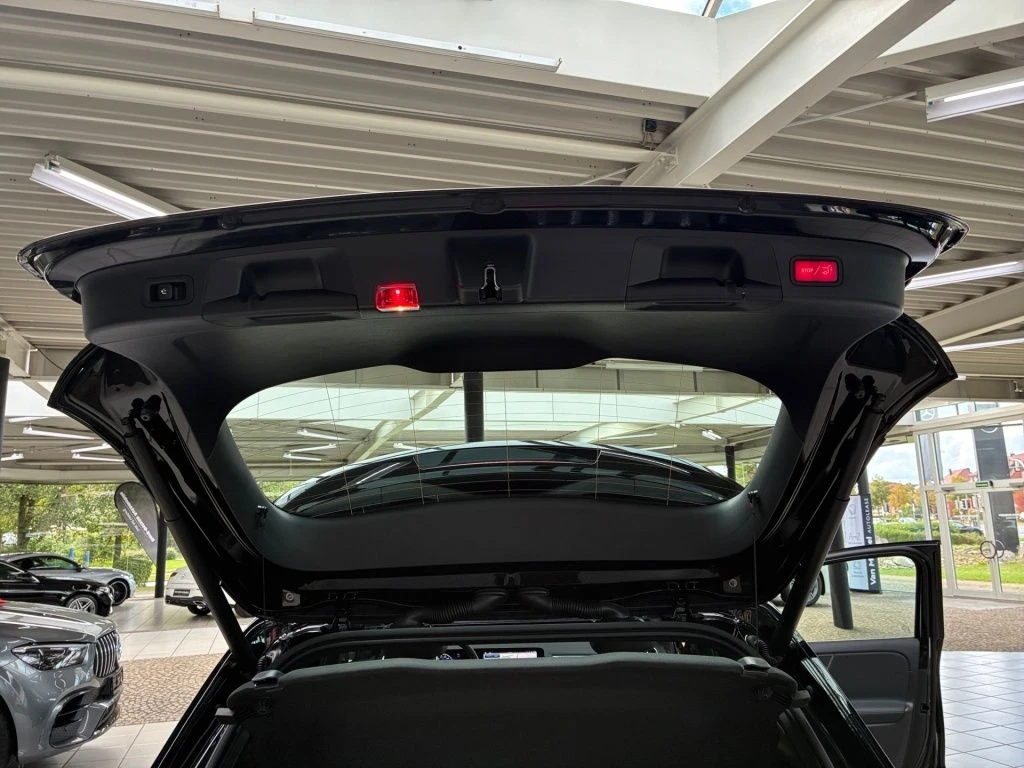 Mercedes-Benz-GLA 200 d-image-19