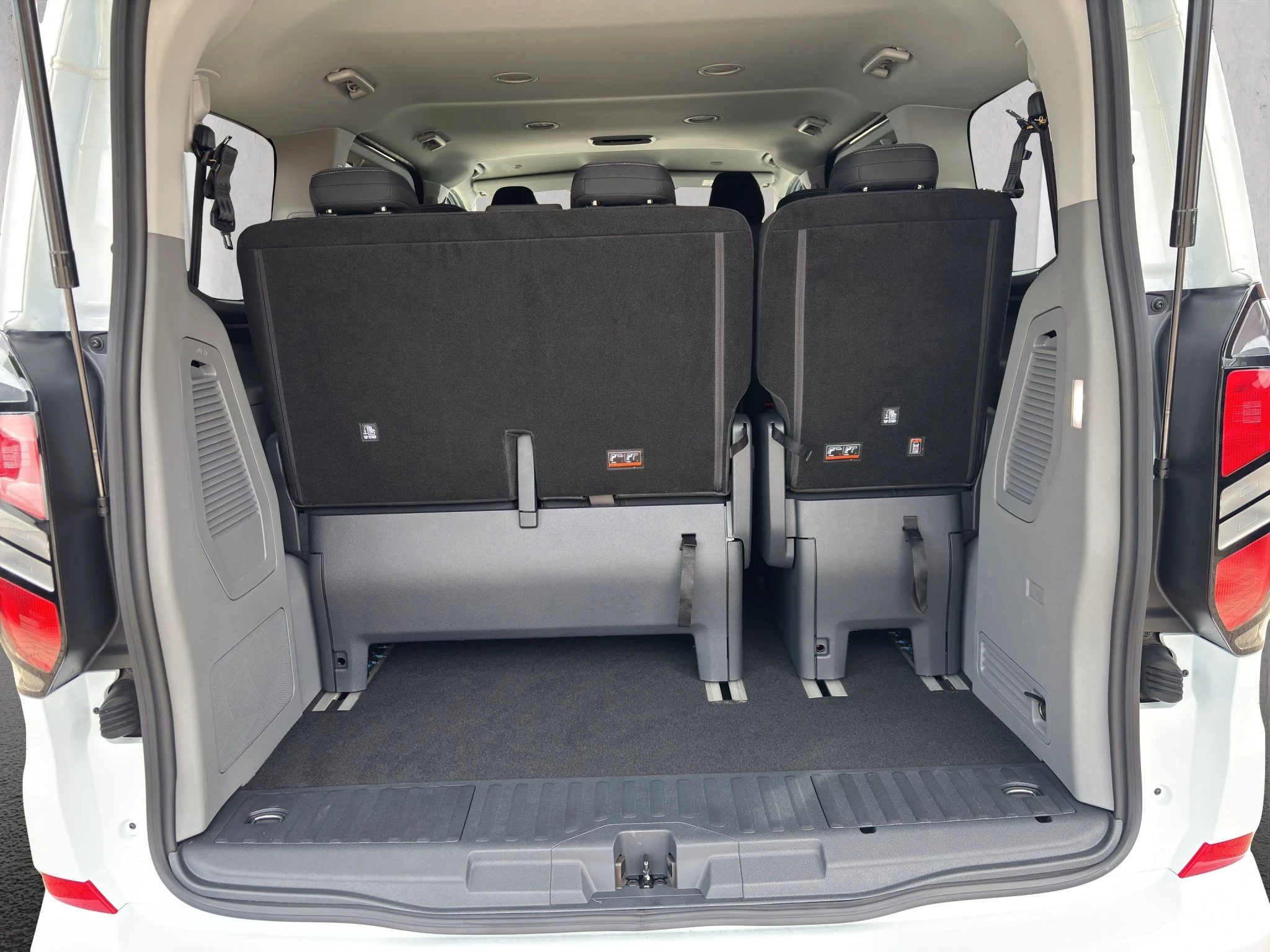 Ford Tourneo Custom Titanium 2.5 PHEV 340 L1 LED | ACC | GJR | RFK | SHZ | LMF