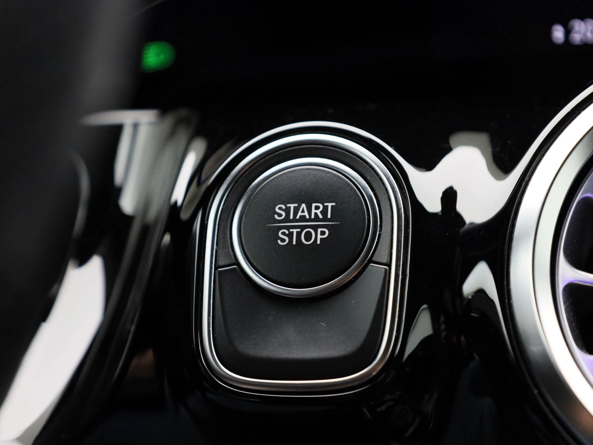 Mercedes-Benz-EQA-image-24