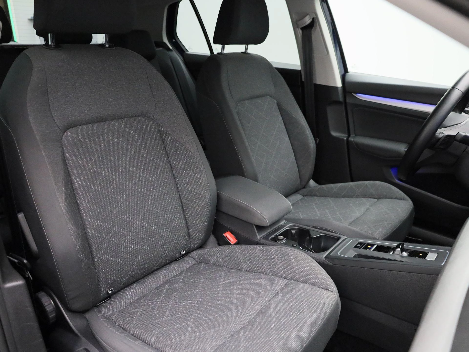 Volkswagen-Golf-image-35