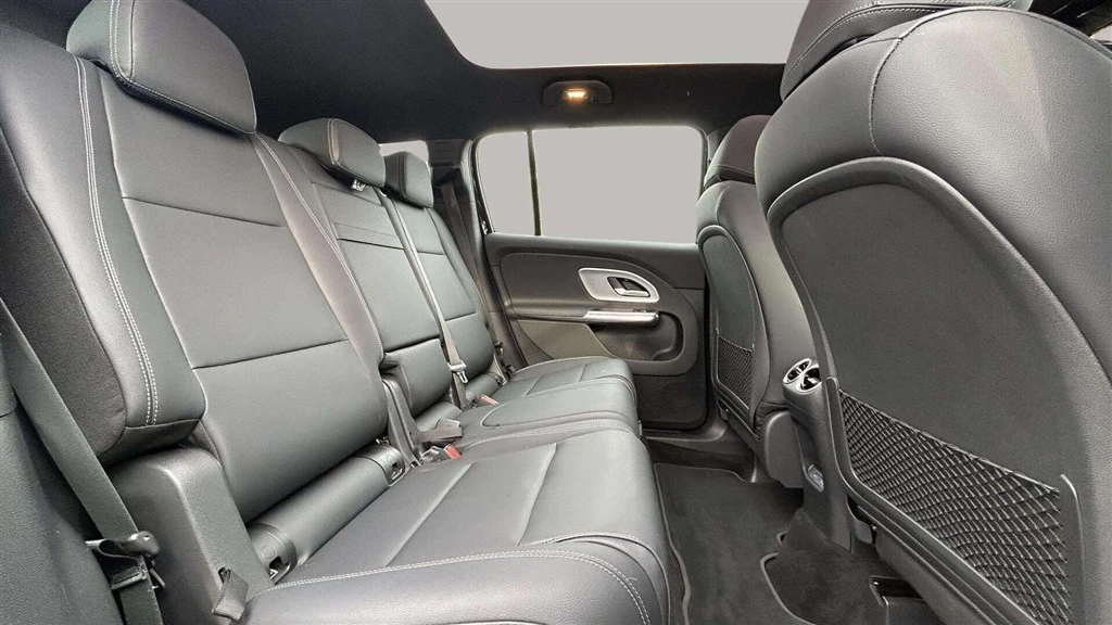 Mercedes-Benz-GLB-image-21