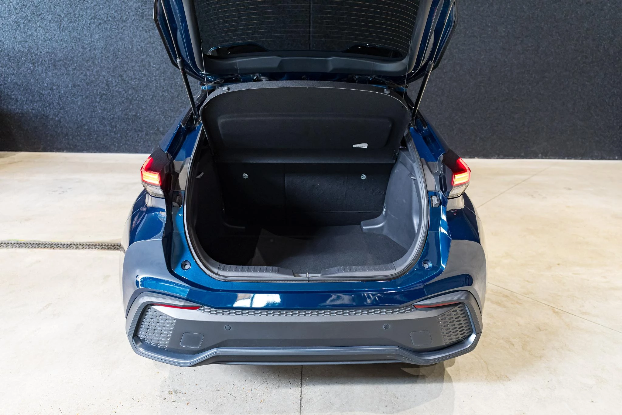 Toyota C-HR 1.8 VVT i-Hybrid C-Lub Mono-Tone E-CVT