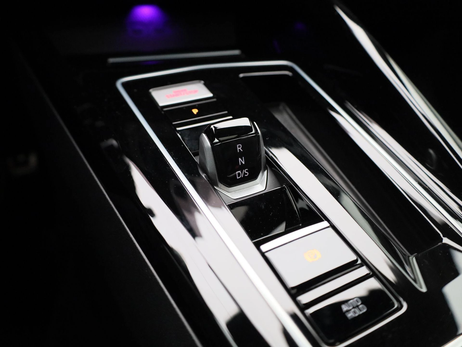 Volkswagen-Golf-image-16