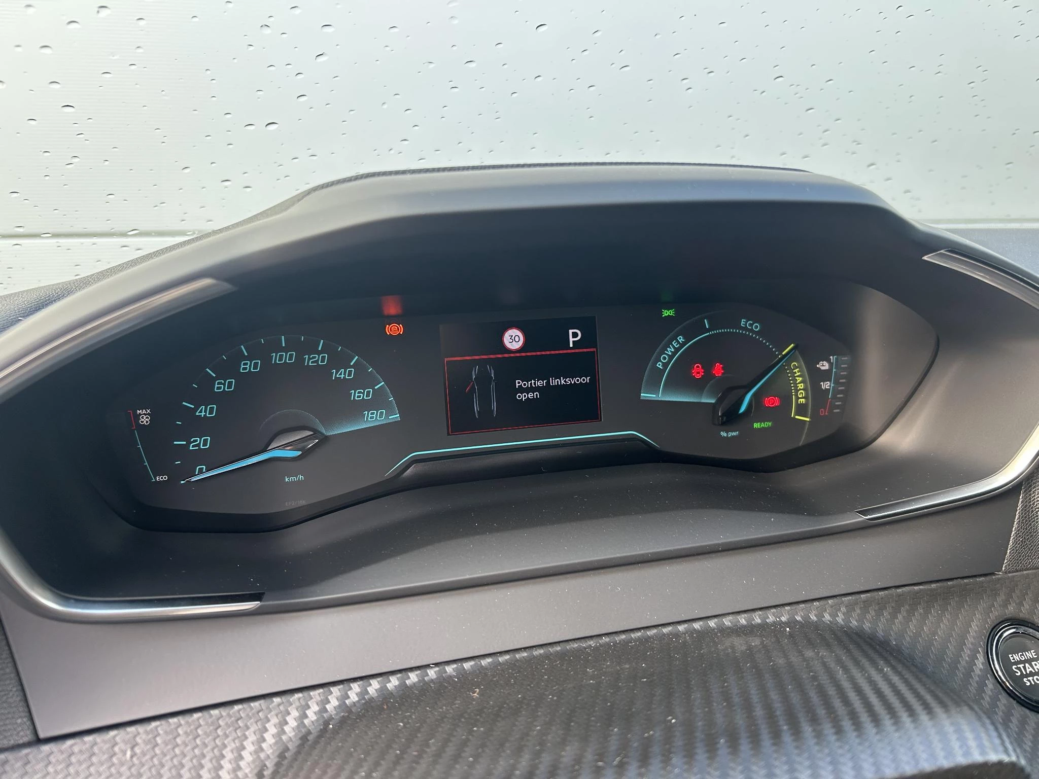 Peugeot-e-208-image-13