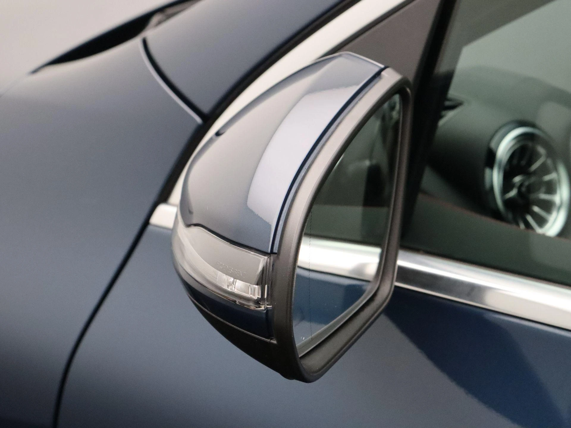 Mercedes-Benz-GLA-image-7
