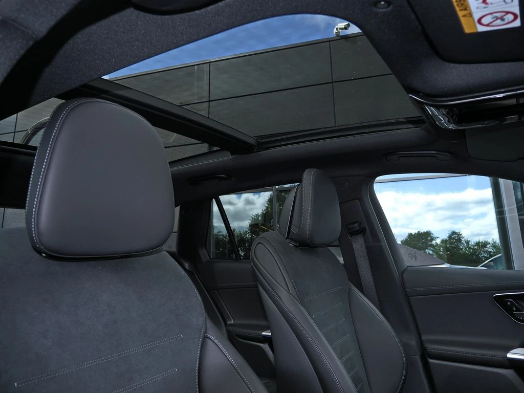 Mercedes-Benz-GLC 220 d-image-14