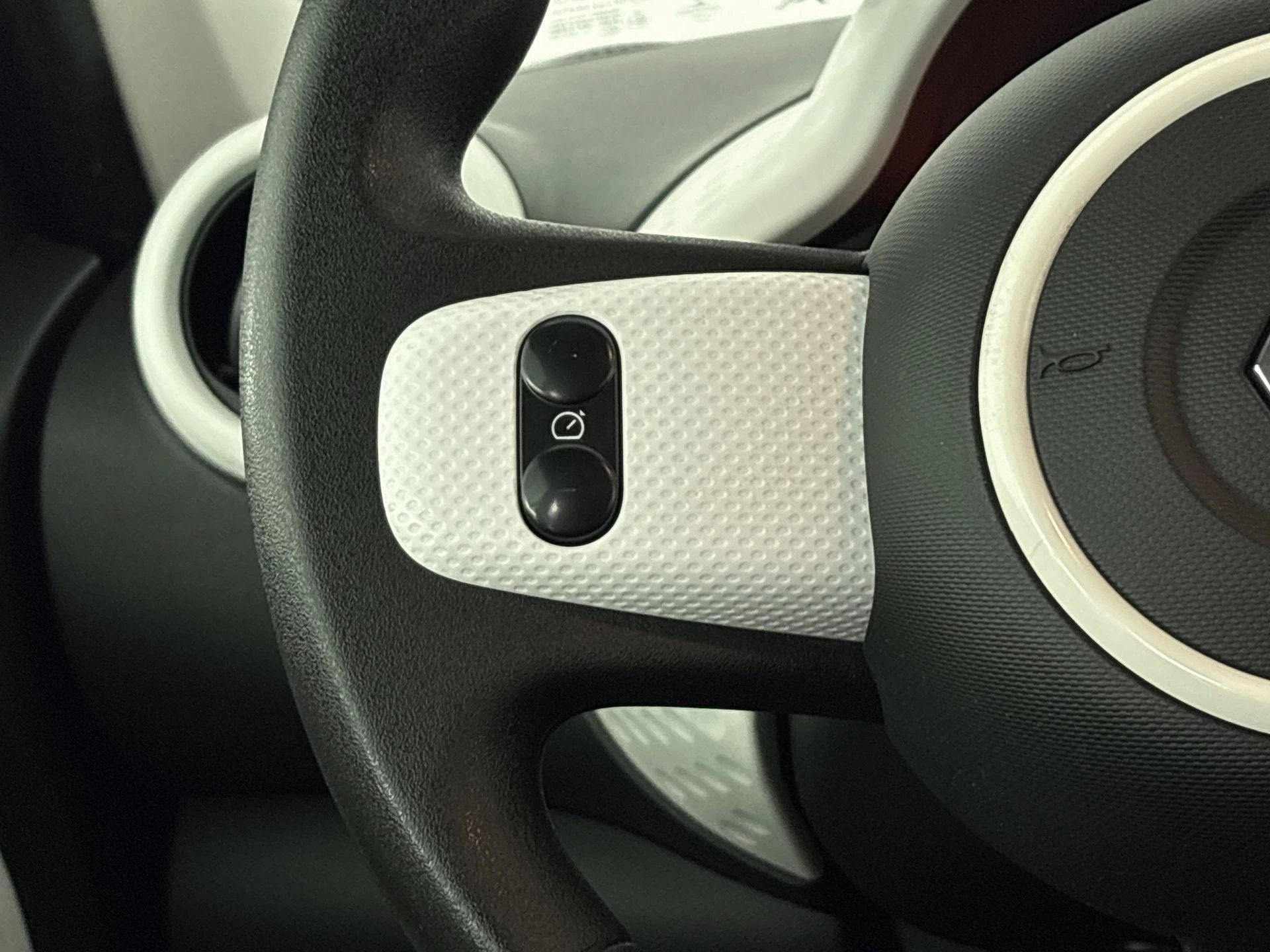Renault-Twingo-image-12