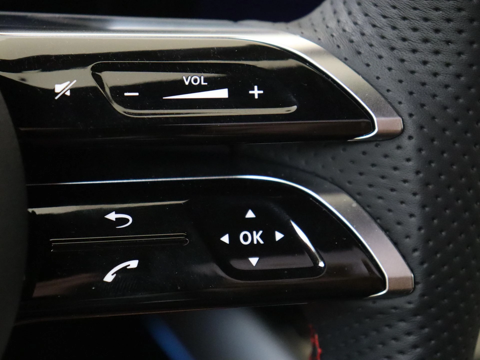Mercedes-Benz-CLA-image-11